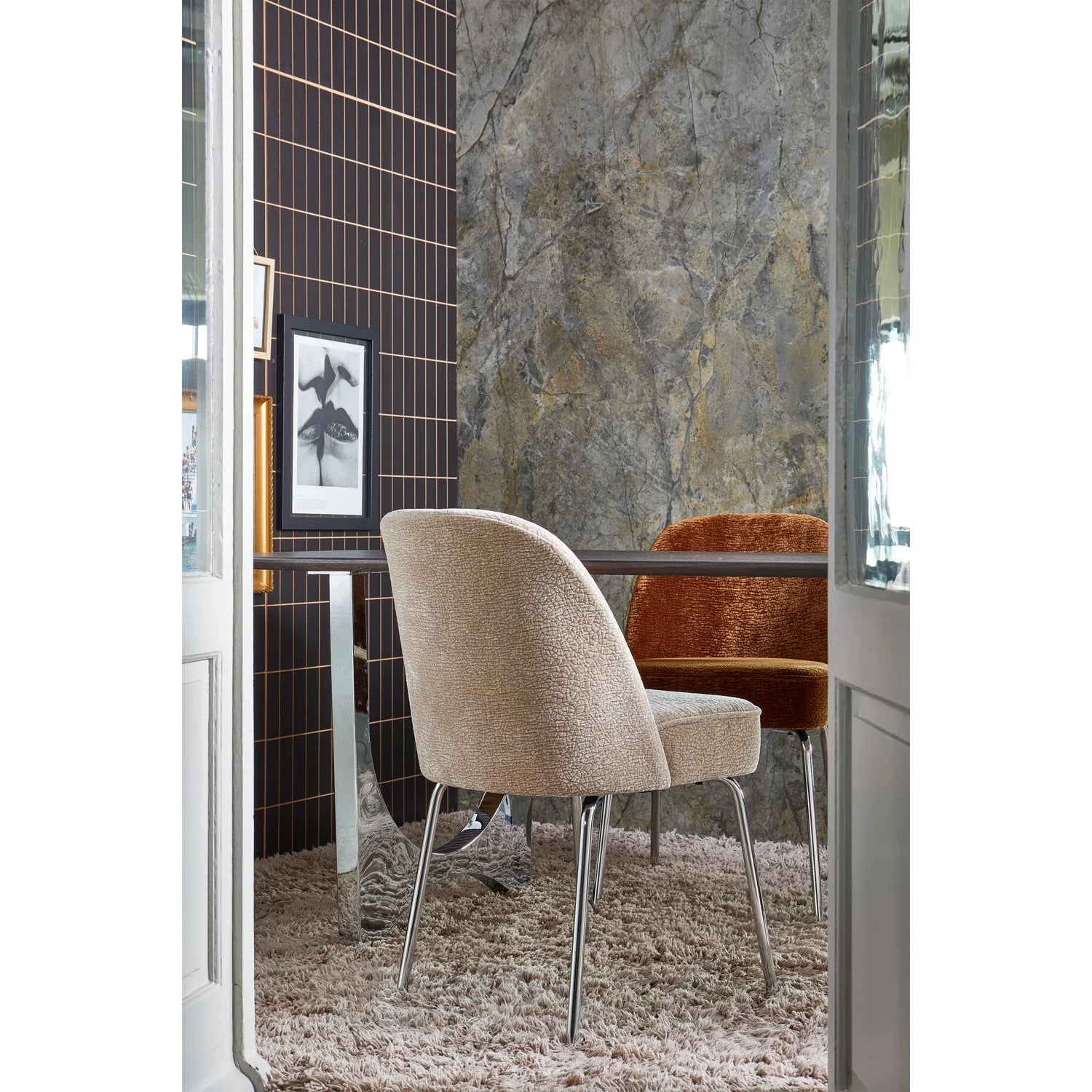 Vogue 3D Sandy chair szenil with a chrome base