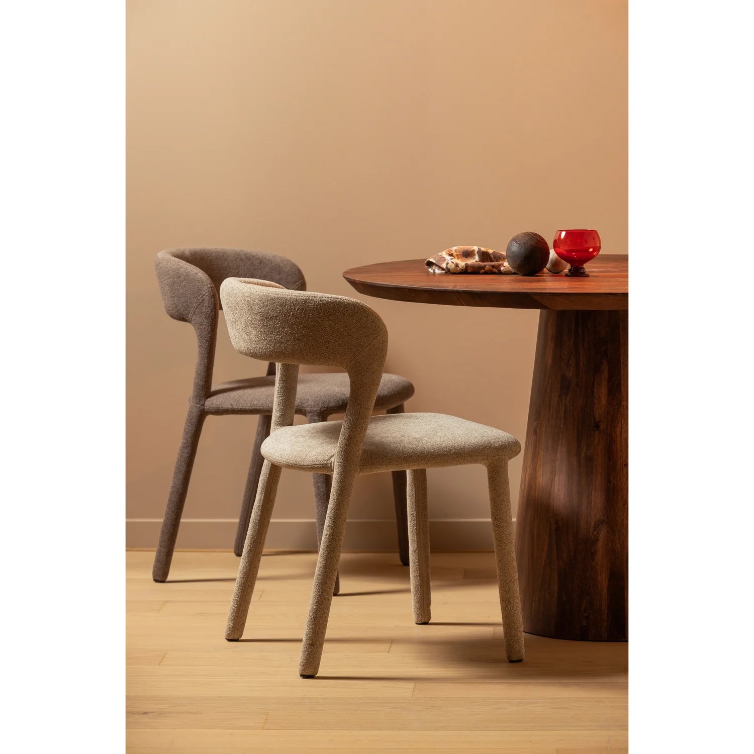Beige Noble Stuhl