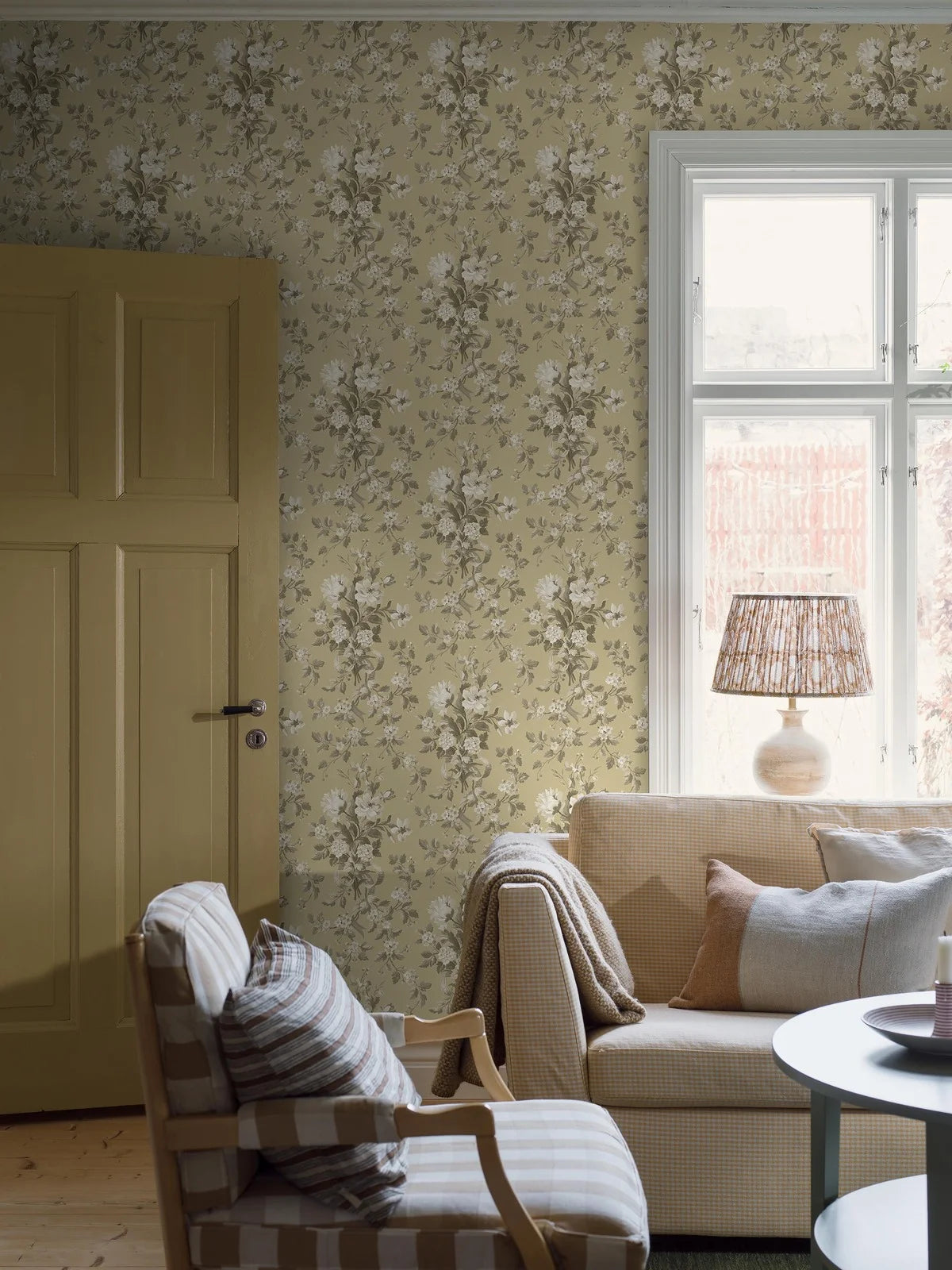 Non-woven paper wallpaper with a botanical pattern TULLGARN beige with green