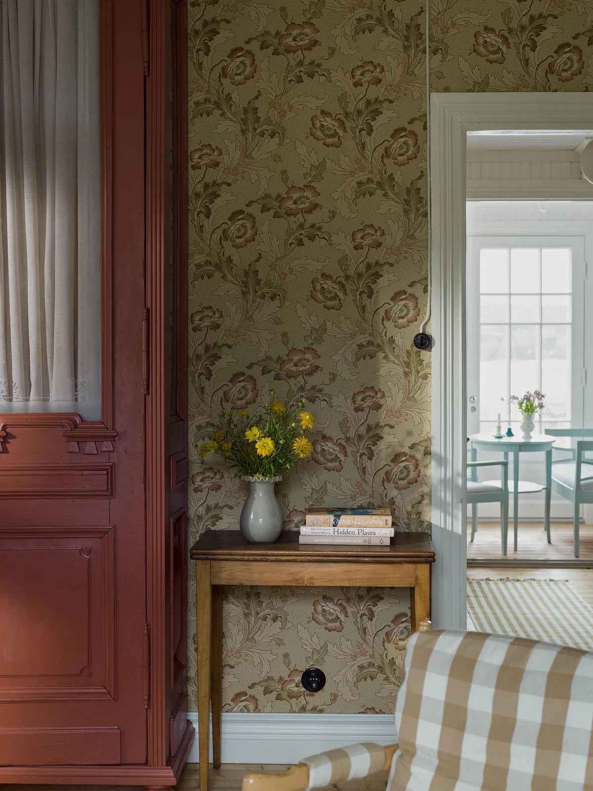 Vlies-Tapete mit pflanzlichem Muster GÖTEBORG beige mit grünem Akzent