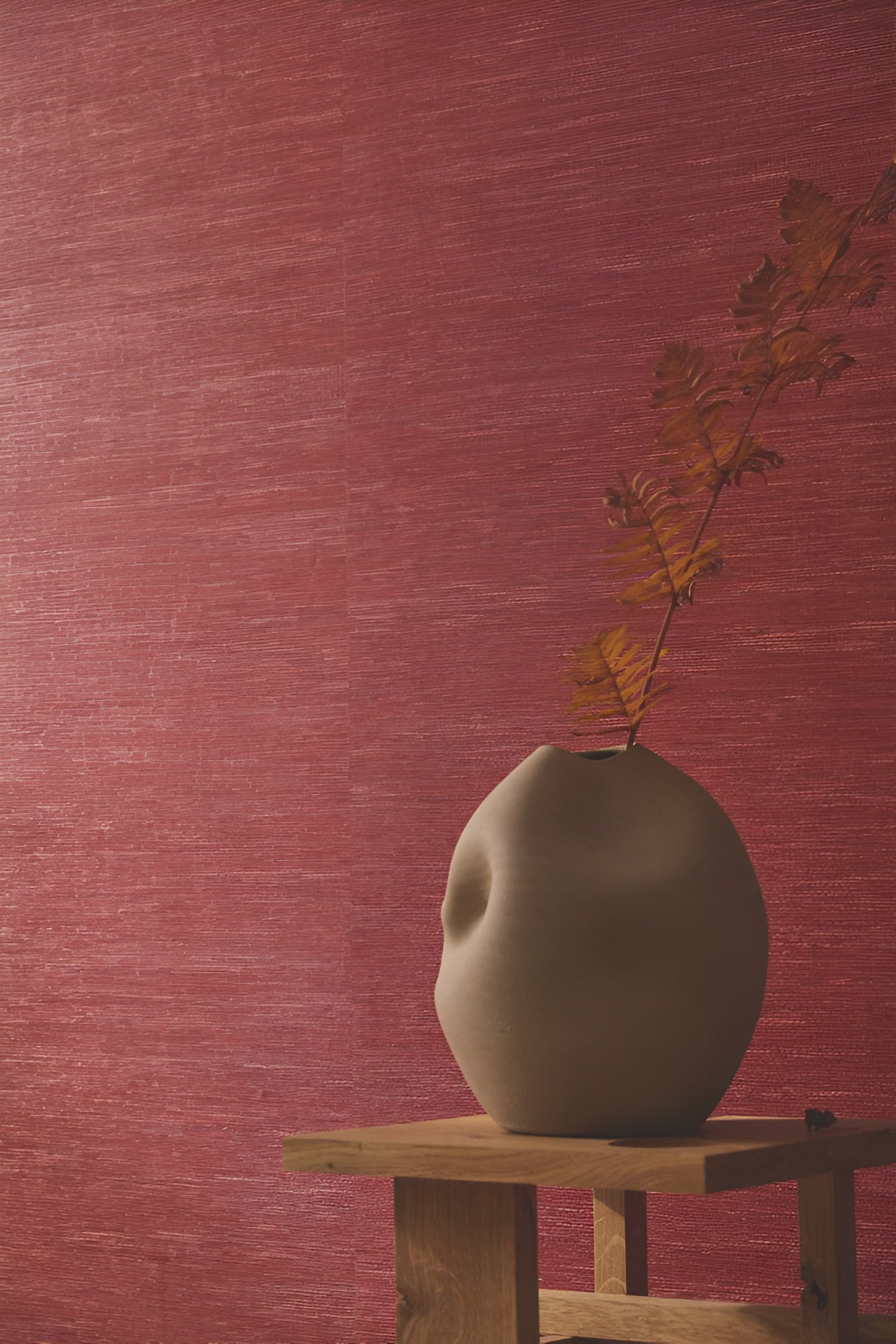 Structural wallpaper imitating jacquard fabric TATAMI - GARNET burgundy-red