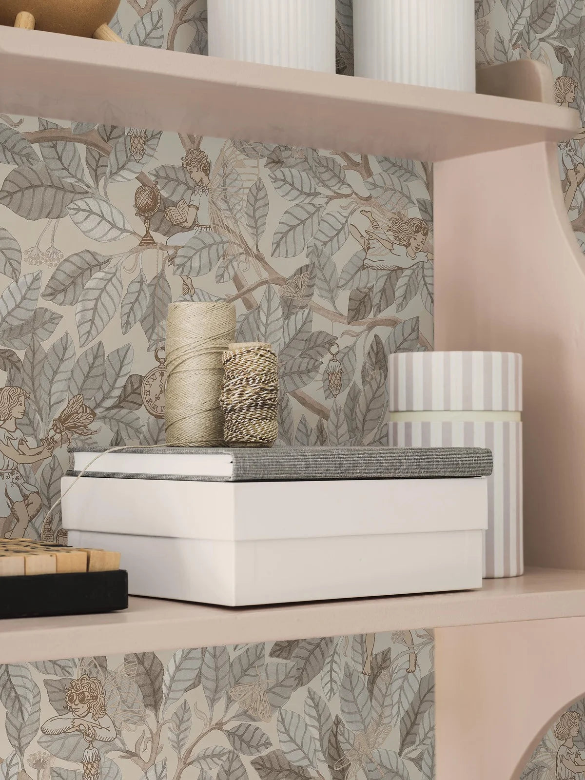 Kinder-Tapete mit Märchenmotiv von Feen FAIRIES beige