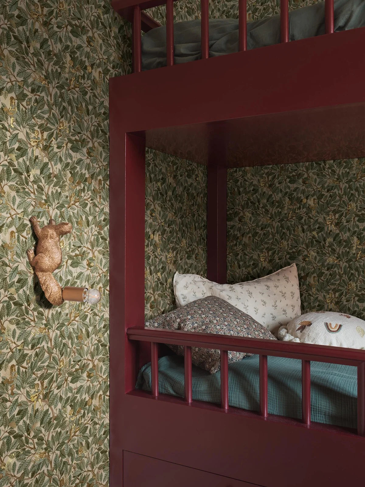 Children's wallpaper with a fairy tale fairy motif FAIRIES green