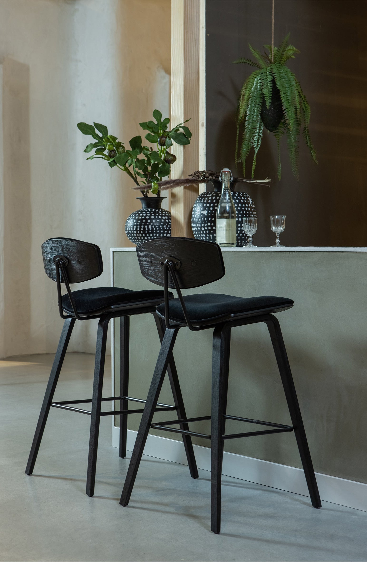 Senn black bar chair [Amelia]