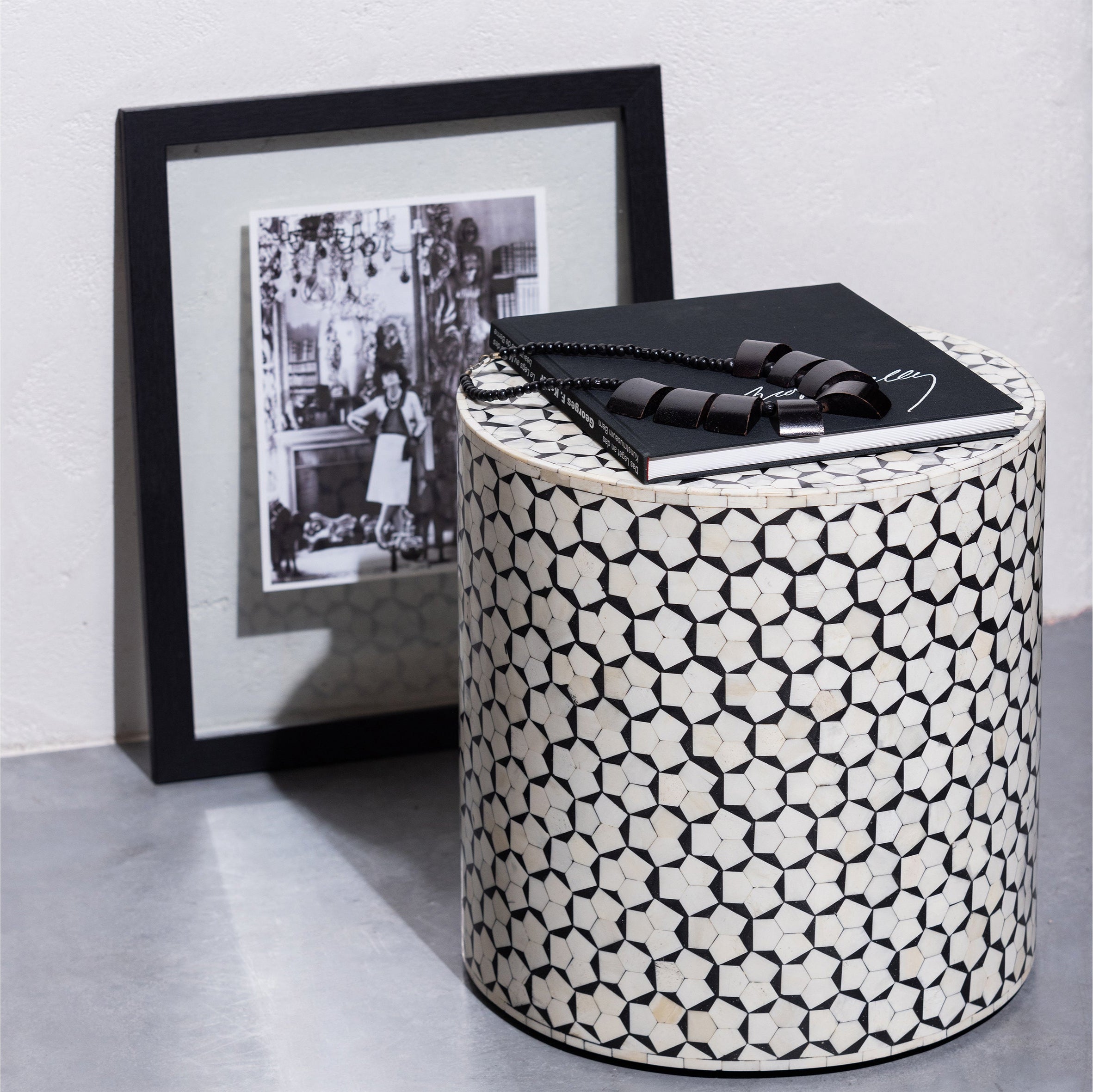Neva white table with black