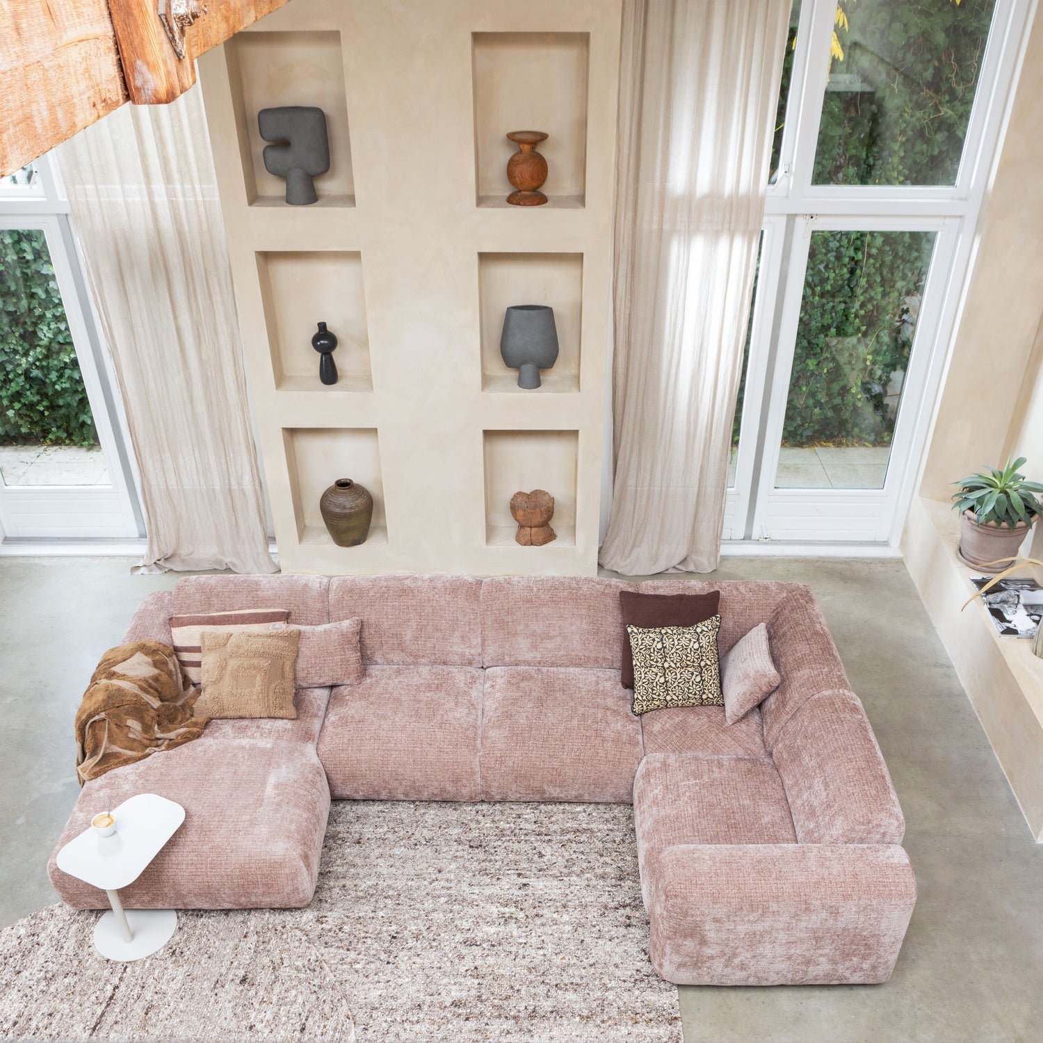 Lia Popieraty side table