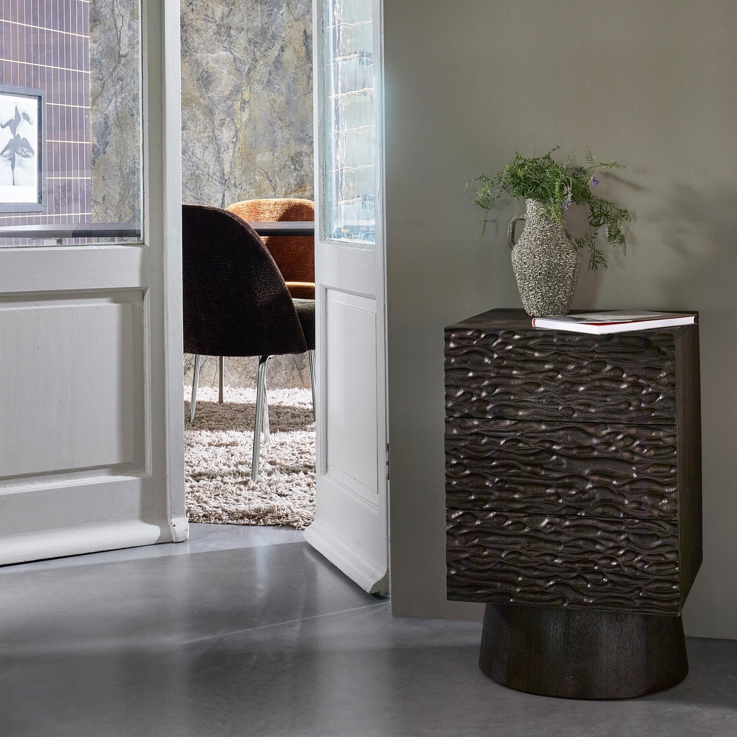 CRUMBLE mango wood table