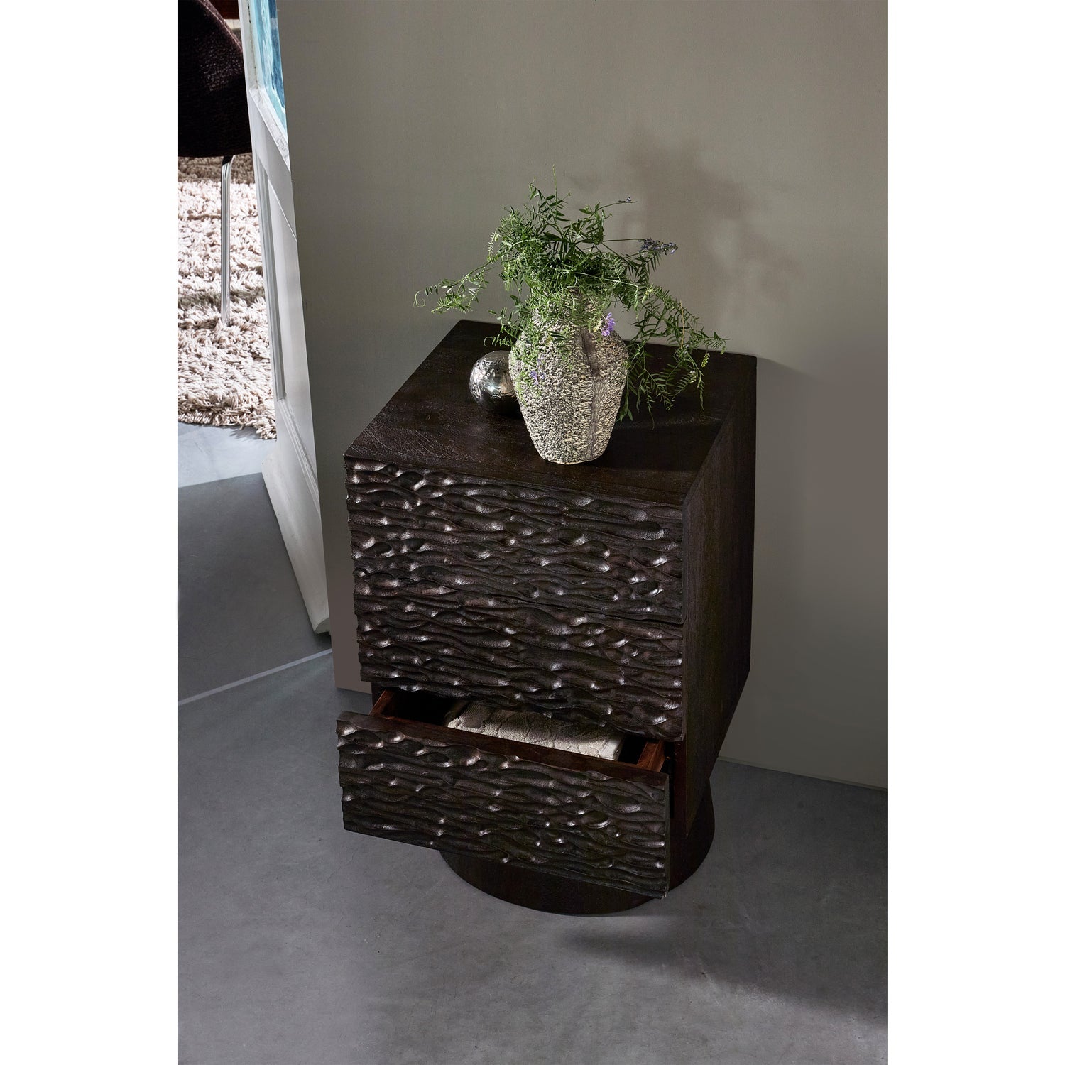 CRUMBLE mango wood table