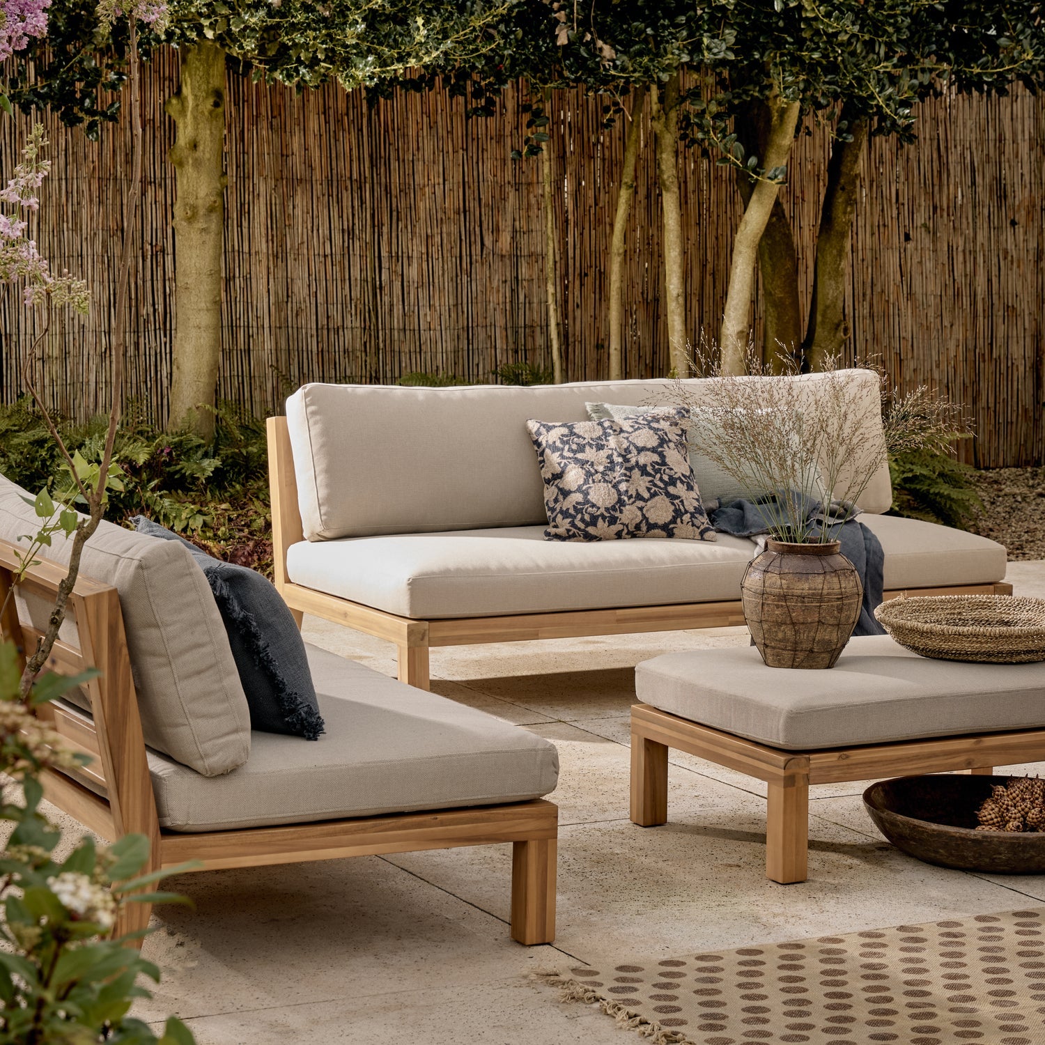 Outdoor RELAX Pouf in Beige with Acacia Base
