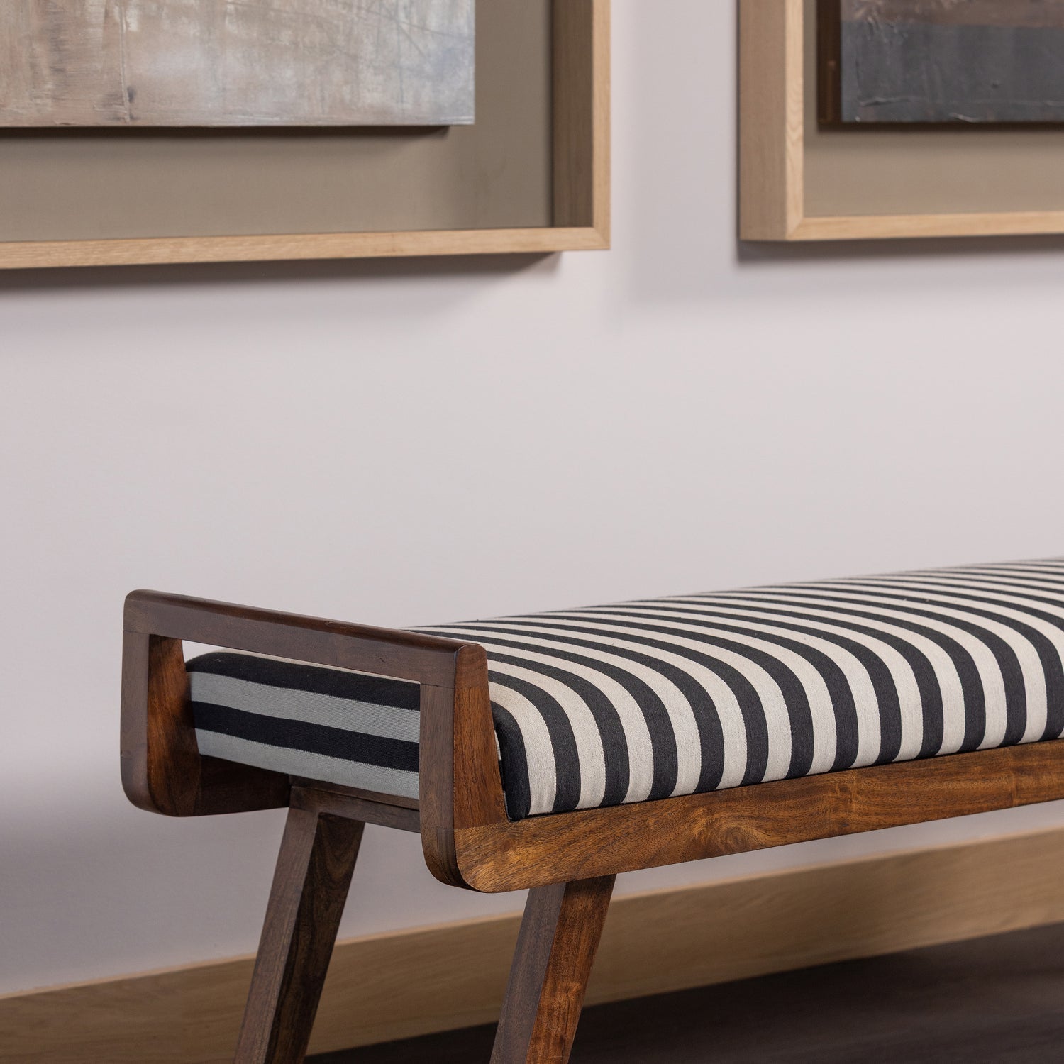 VALO Bench White with Black and Wooden Base