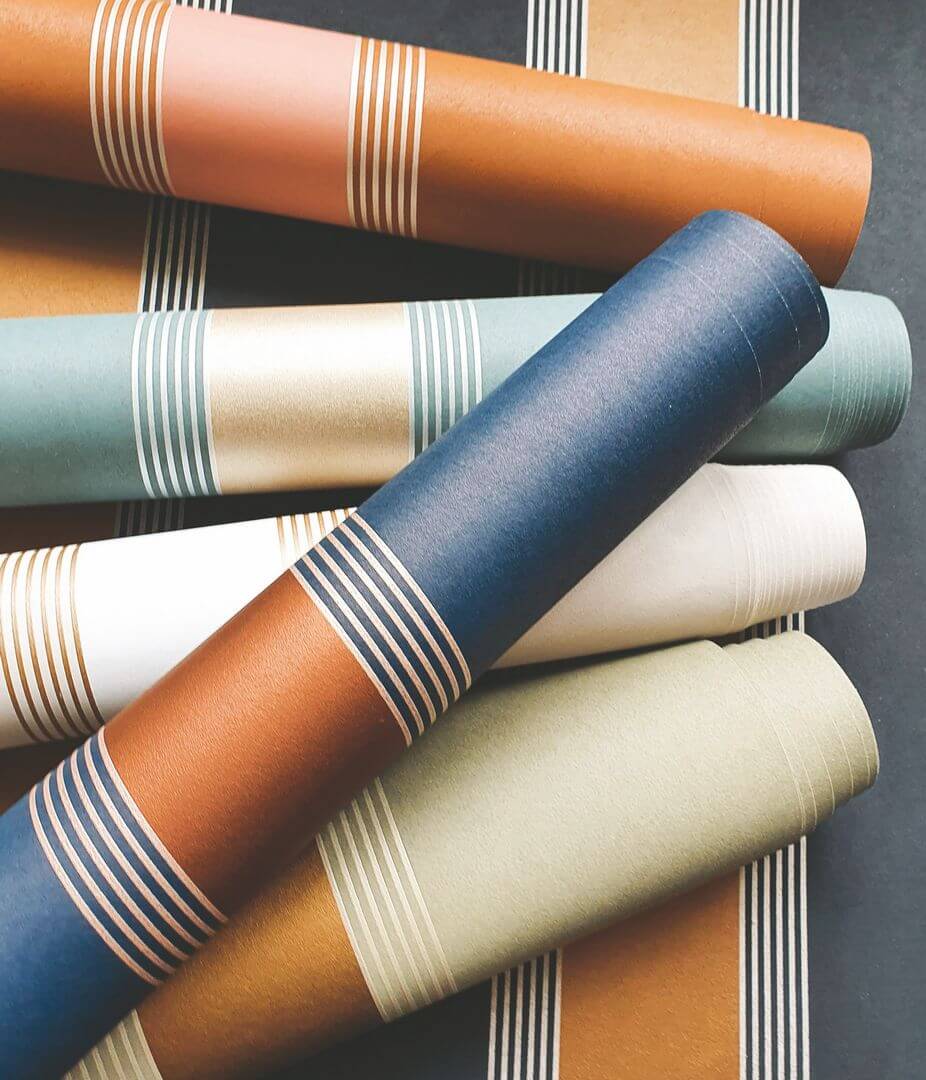 Wallpaper with geometric striped pattern AUTEUIL - WHITE/GOLD white with gold