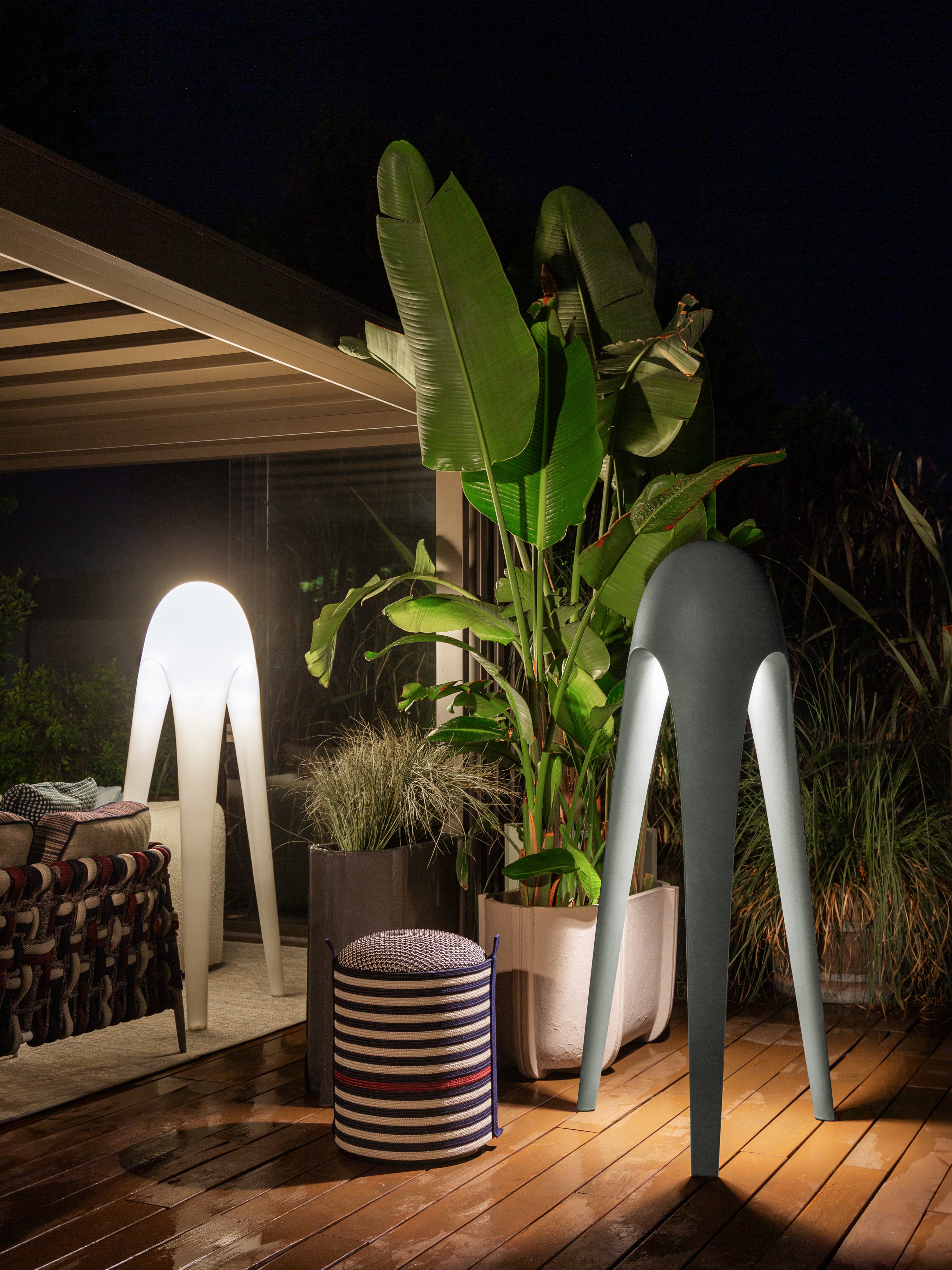 CYBORG BIG outdoor floor lamp in glossy white