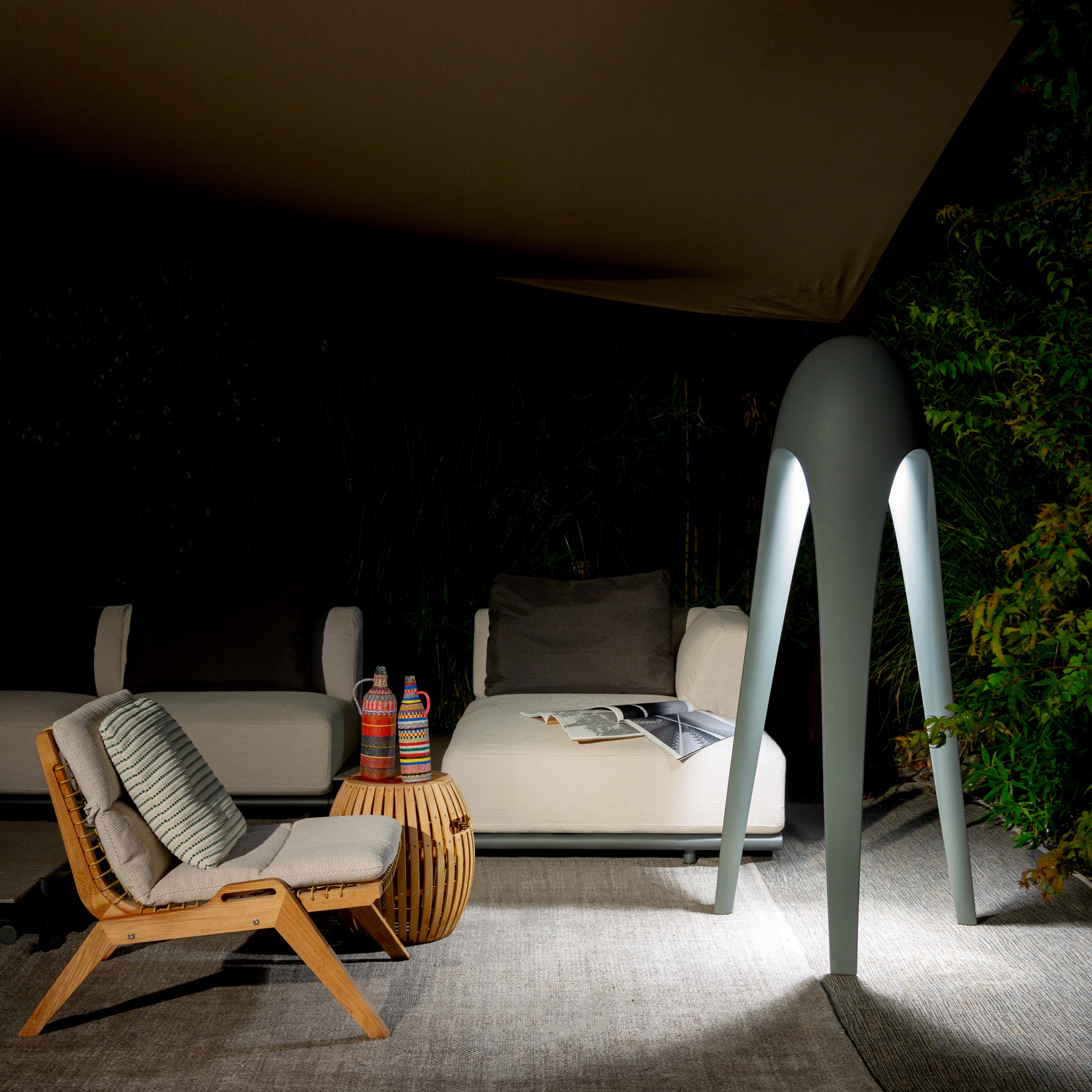CYBORG BIG outdoor floor lamp in glossy white