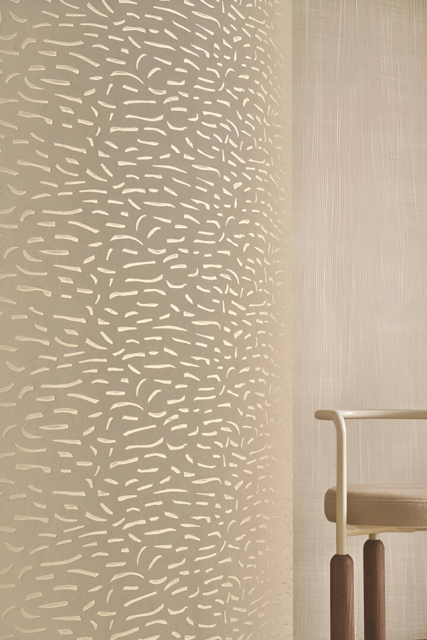 Structural wallpaper with metallic pattern LUMÉIS - BEIGE PLATINE platinum beige with gold