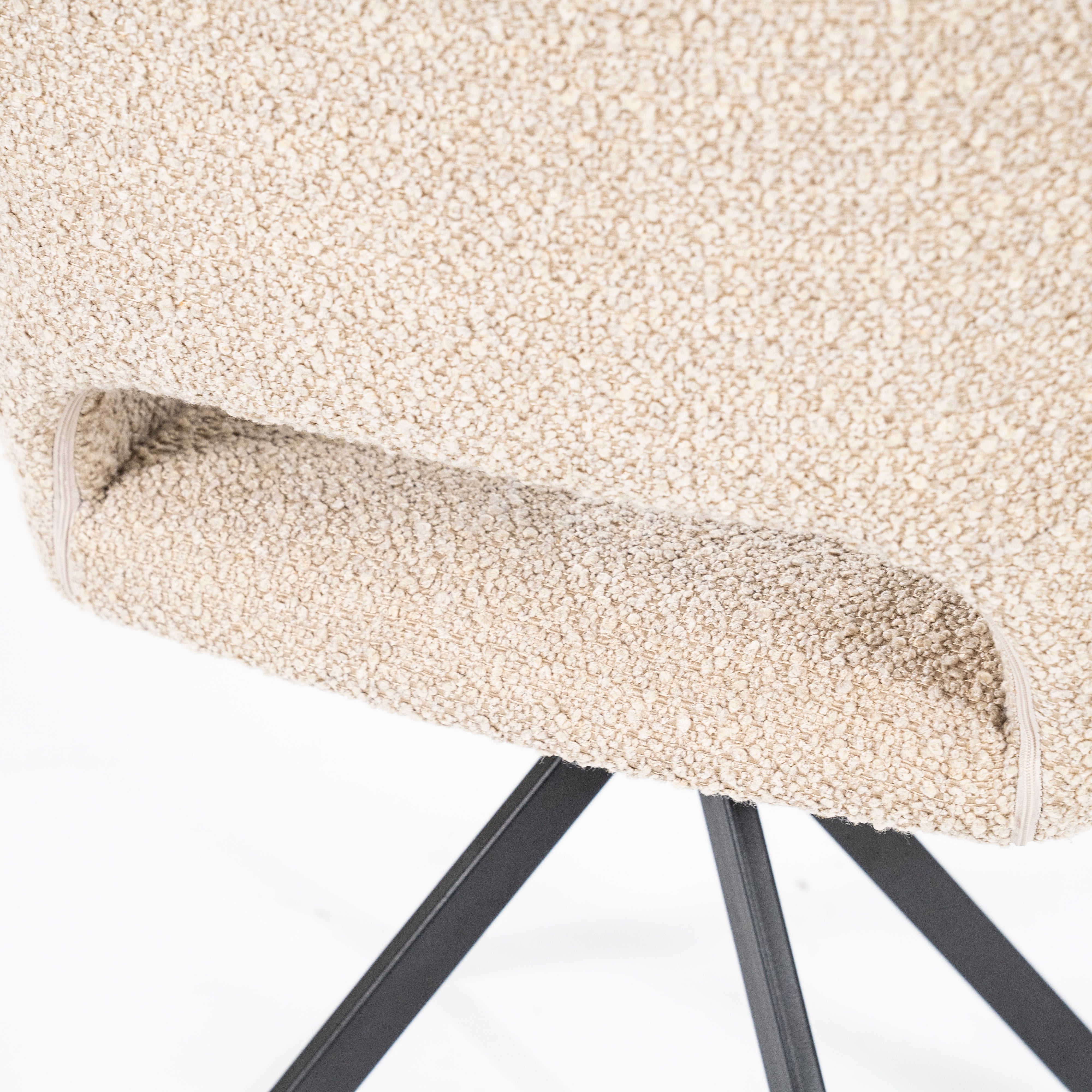 Stuhl FABIO sandfarben mit schwarzem Gestell