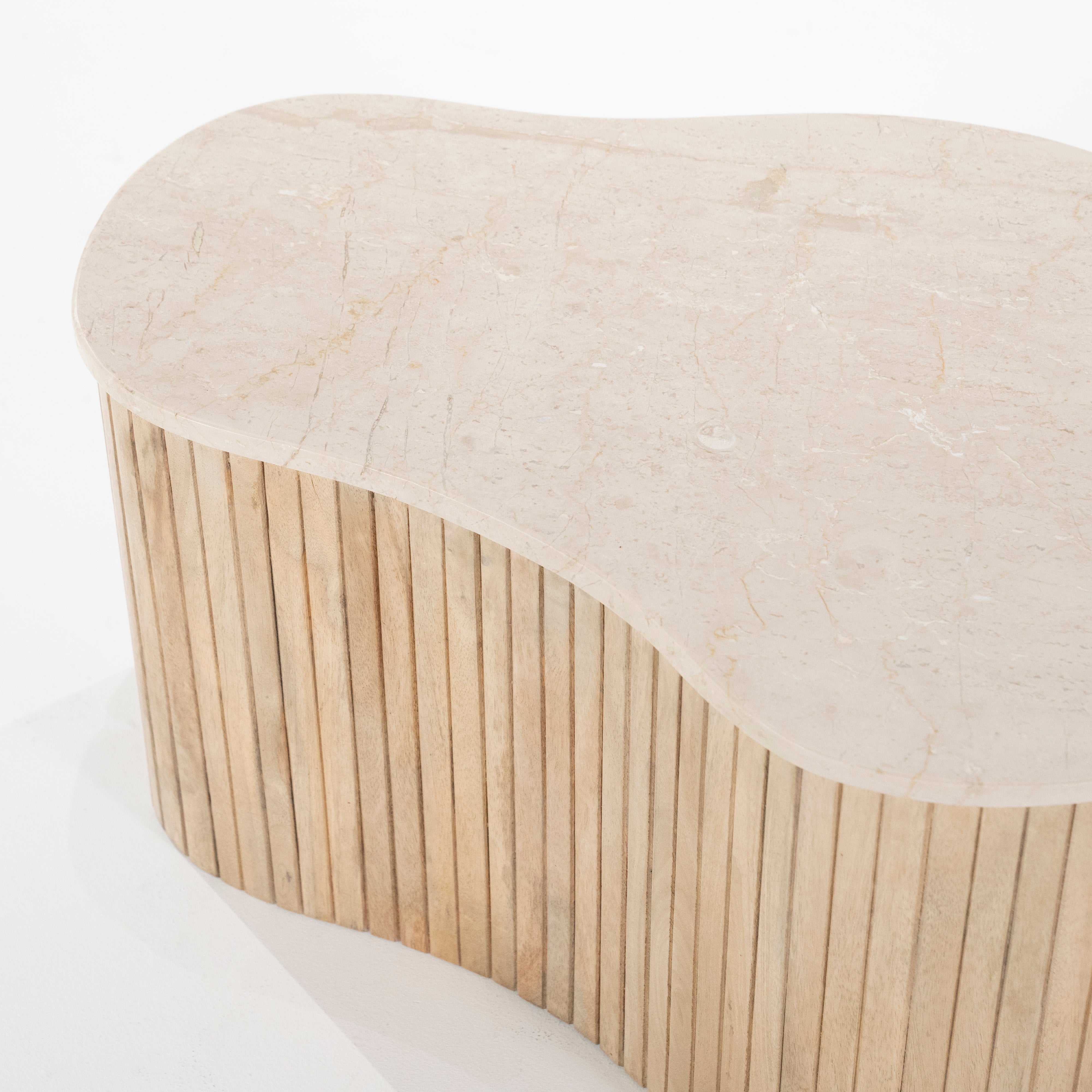 KIRA Couchtisch aus Mangoholz mit Marmorplatte