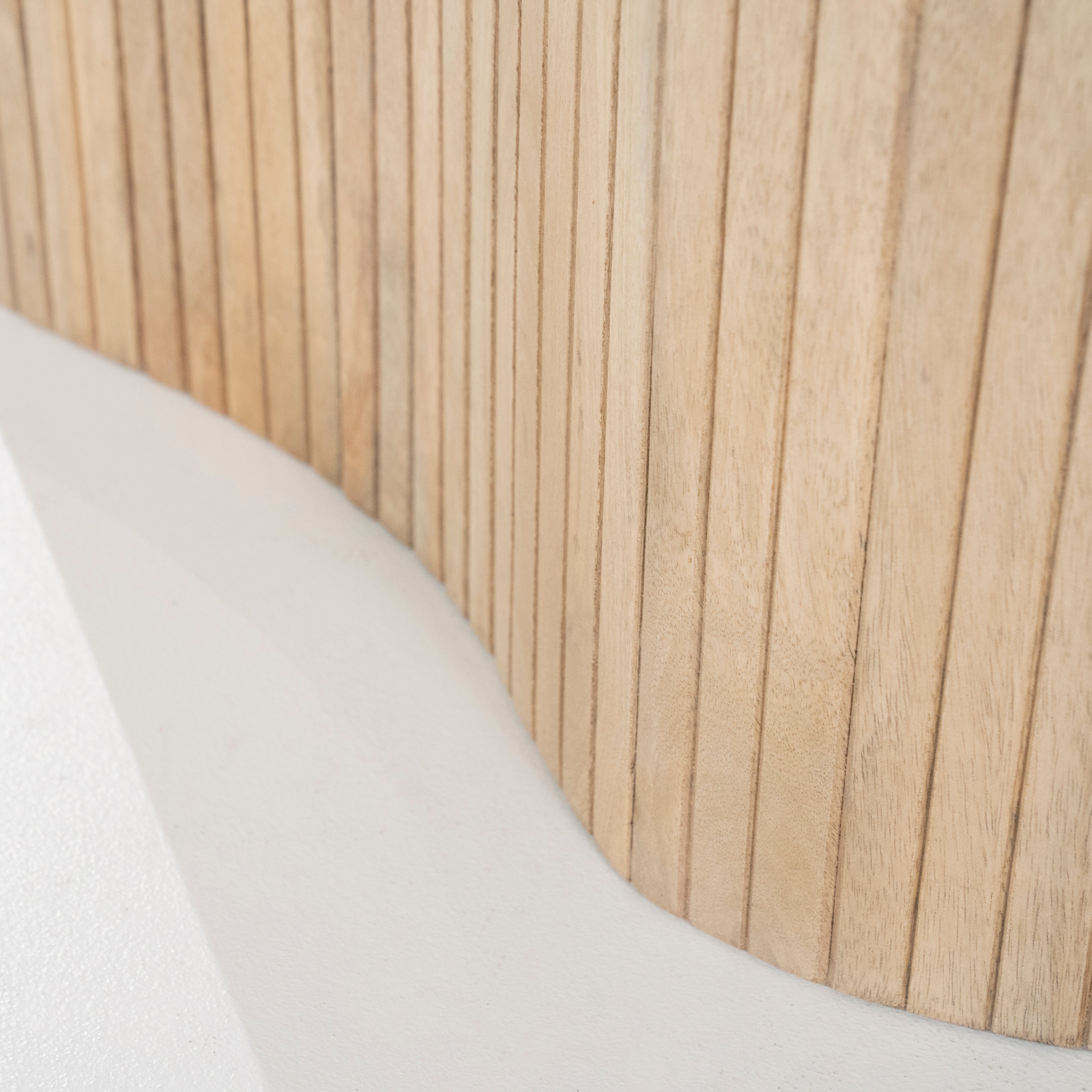 KIRA Couchtisch aus Mangoholz mit Marmorplatte