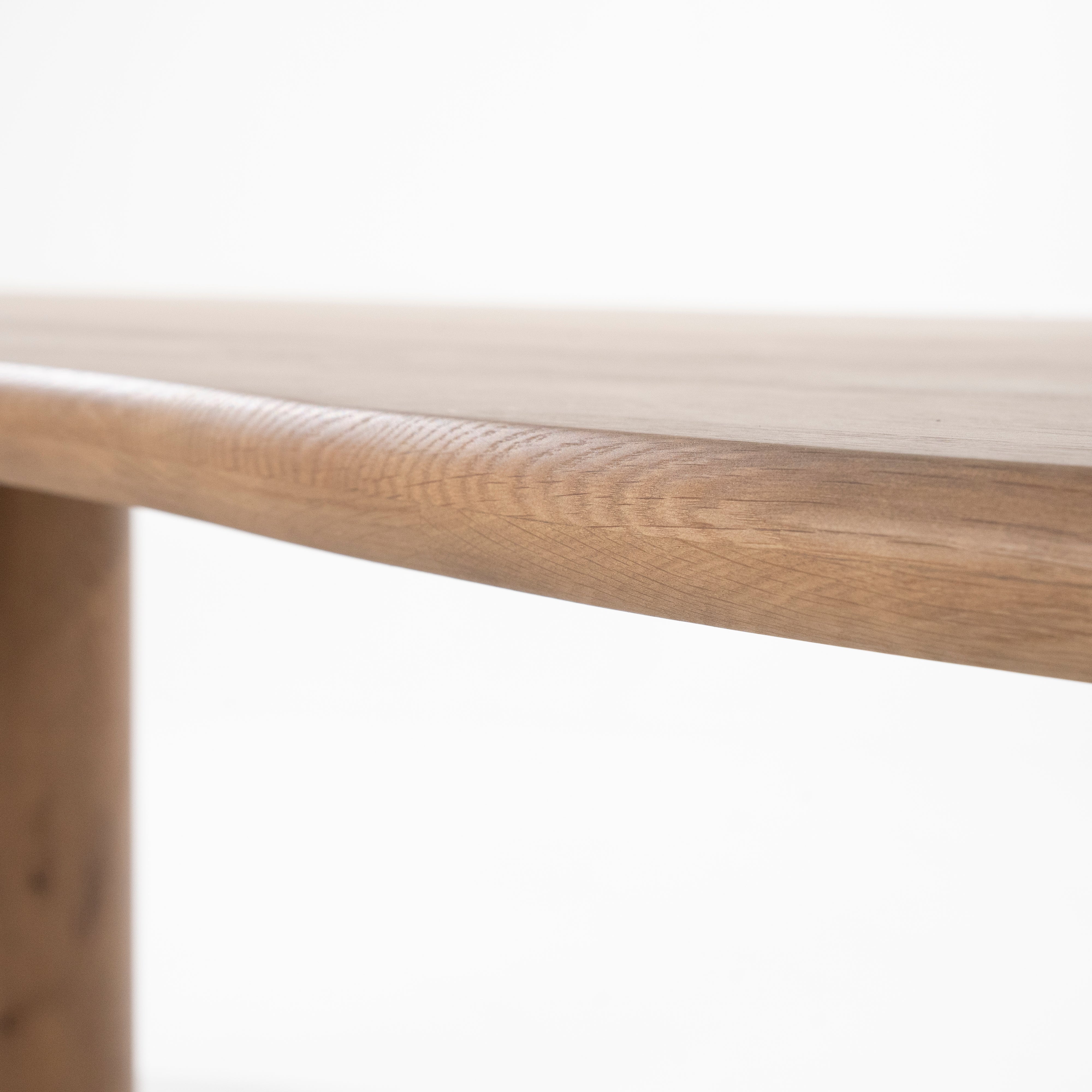 Ovaler Tisch JOSH dunkles Eichenholz