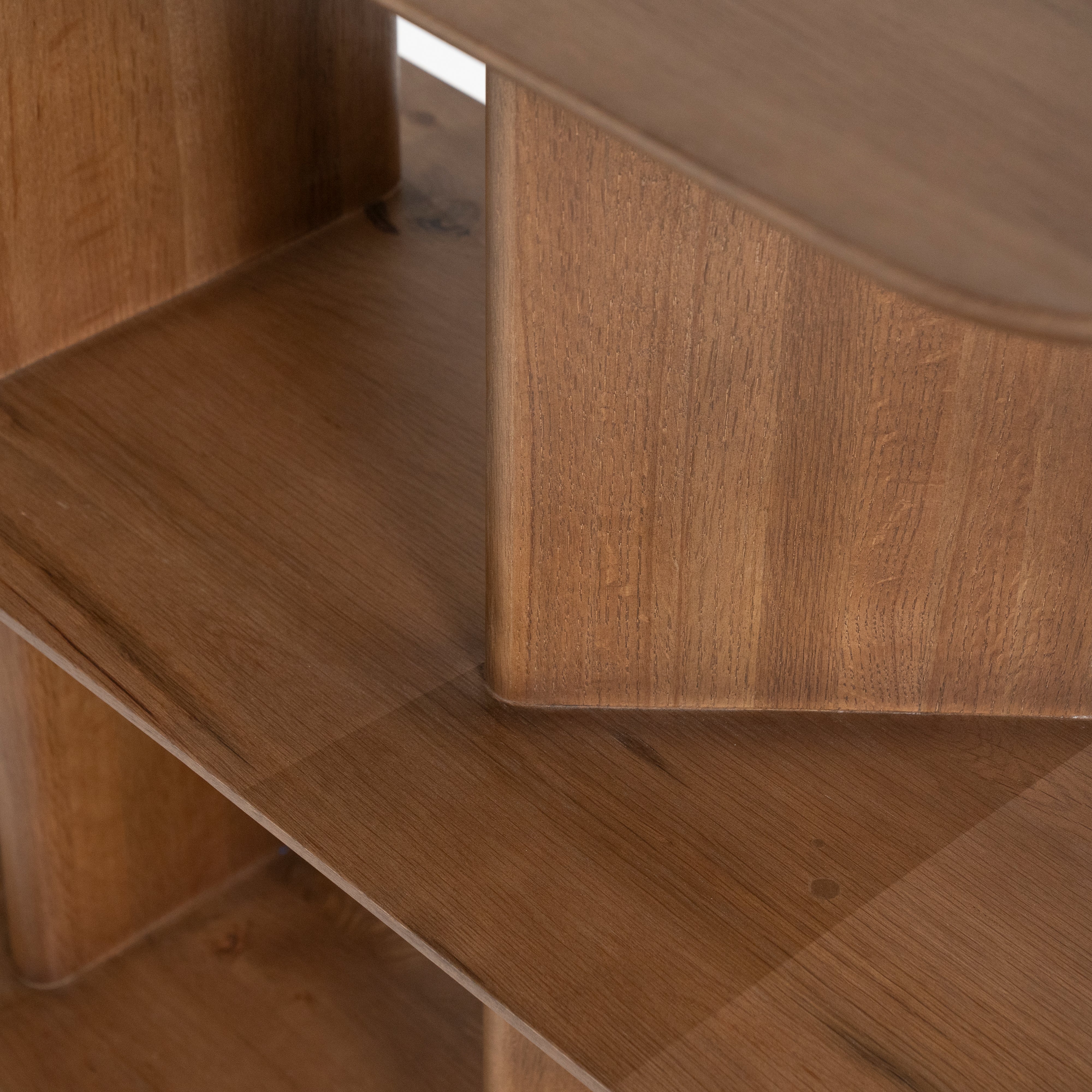 Niedriger Regal TY aus dunklem Eichenholz