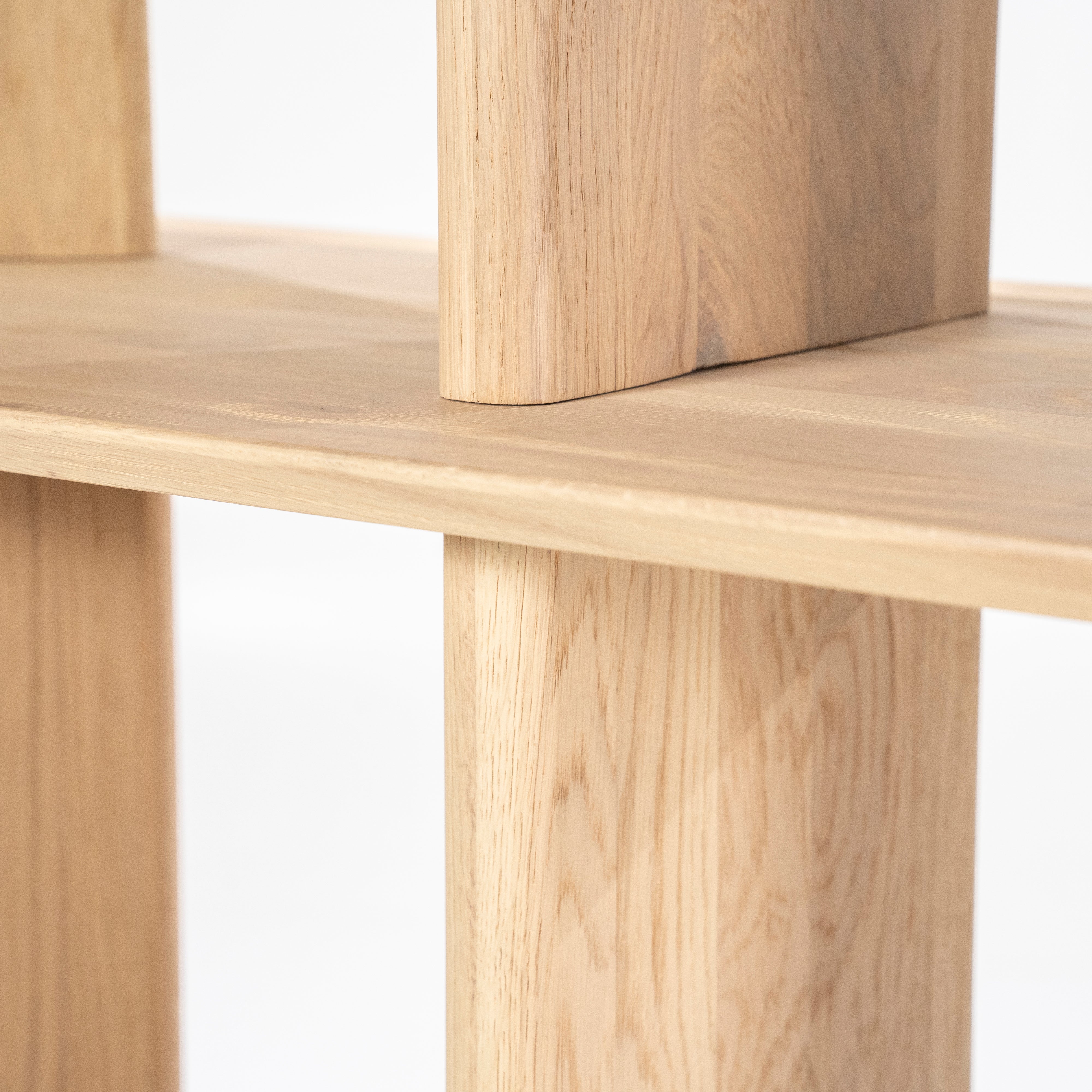 Regal TY aus Eichenholz