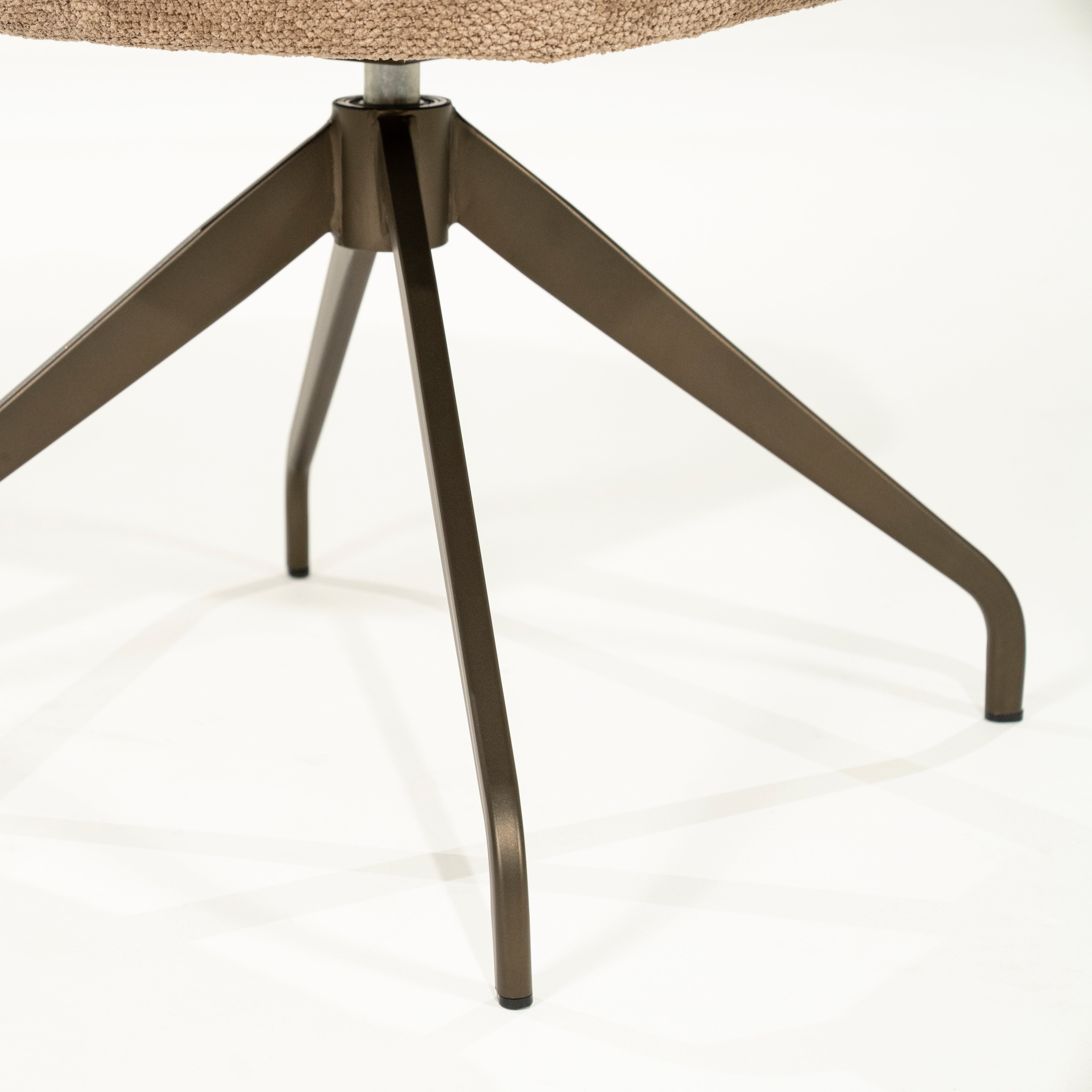 Drehstuhl HUGO taupe mit dunkelbraunem Fuß