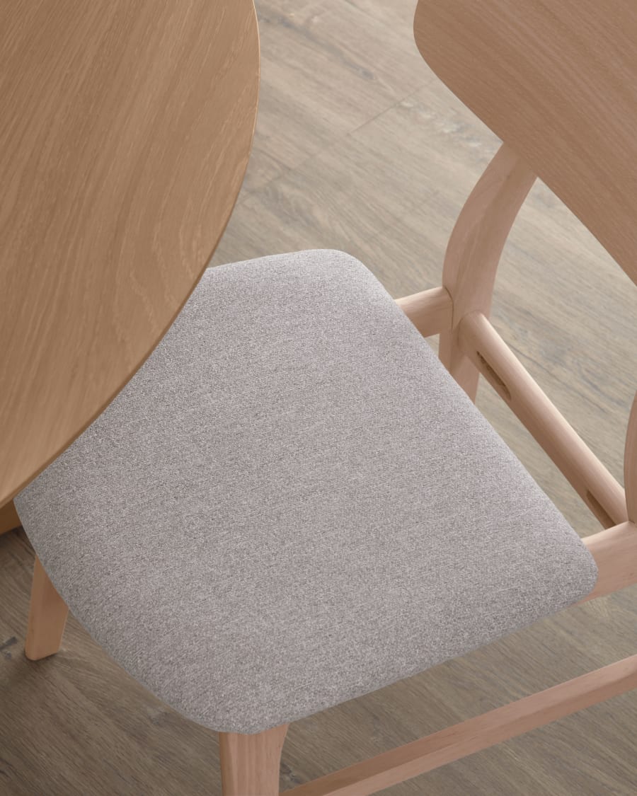 Selia light gray chair with an oak finish