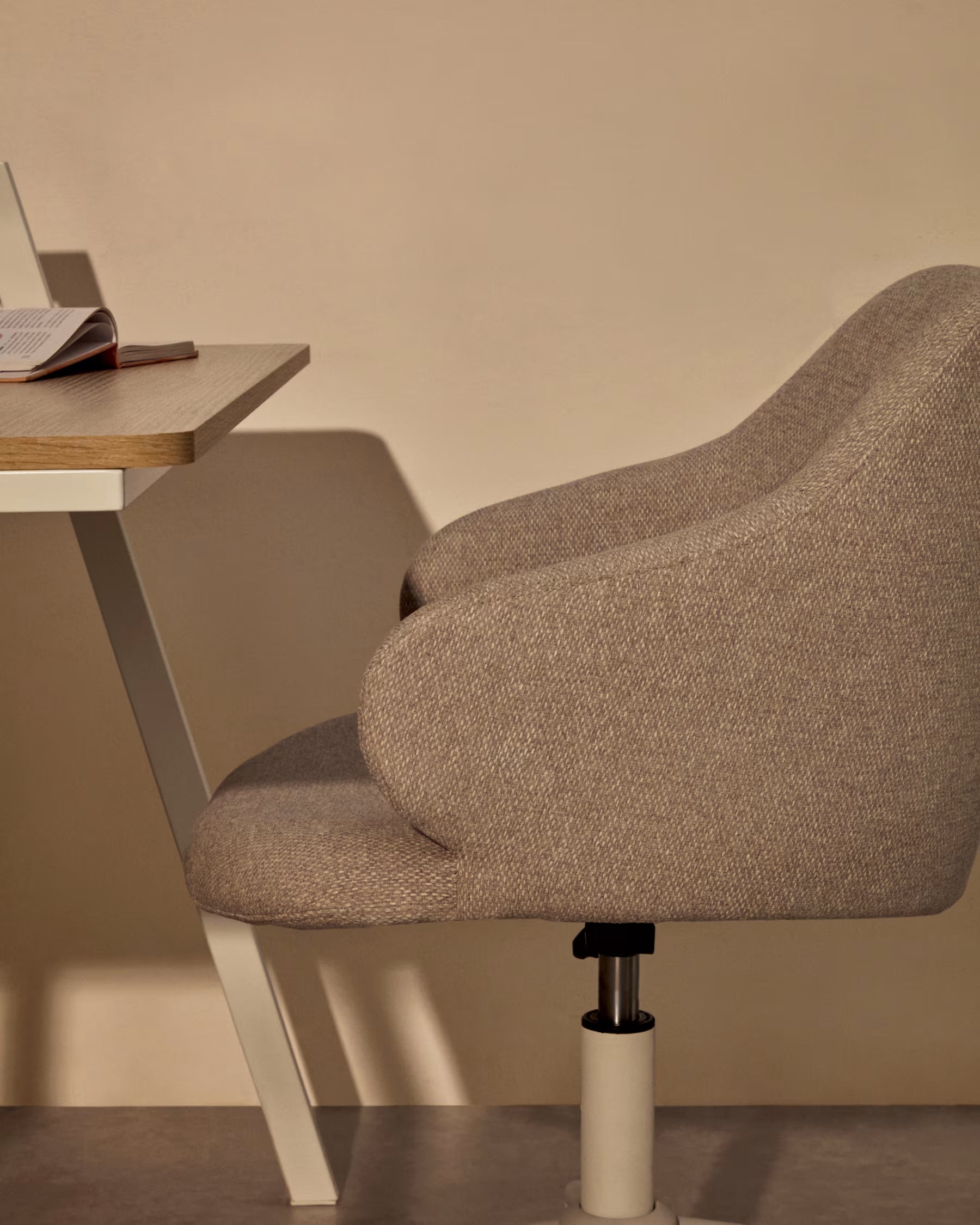 Einara Jasnoszary office chair