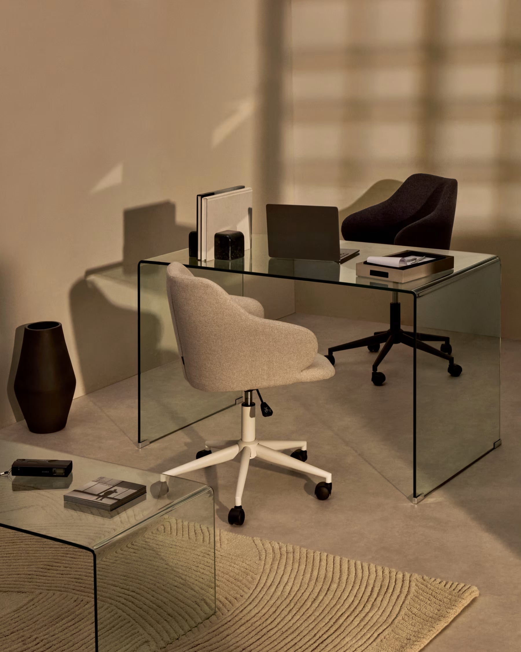 Einara Jasnoszary office chair