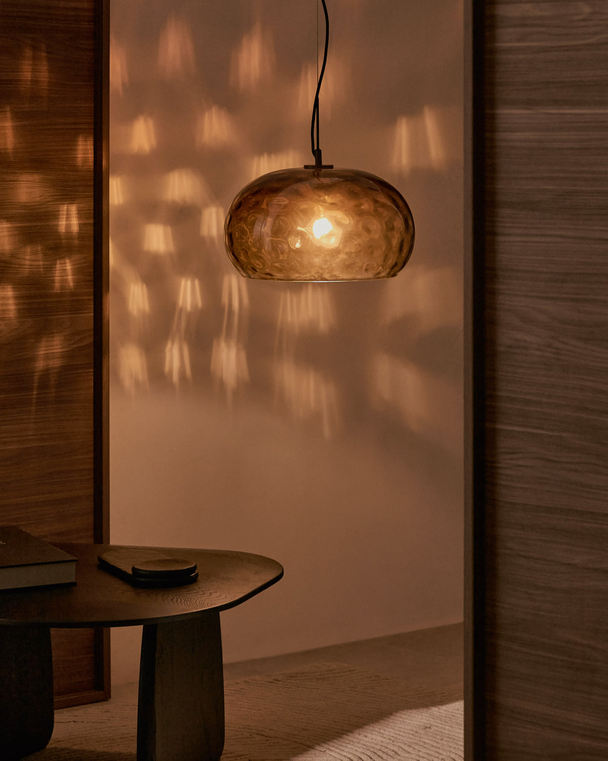 Lampa wisząca BALMA brązowe szkło – ujęcie 2