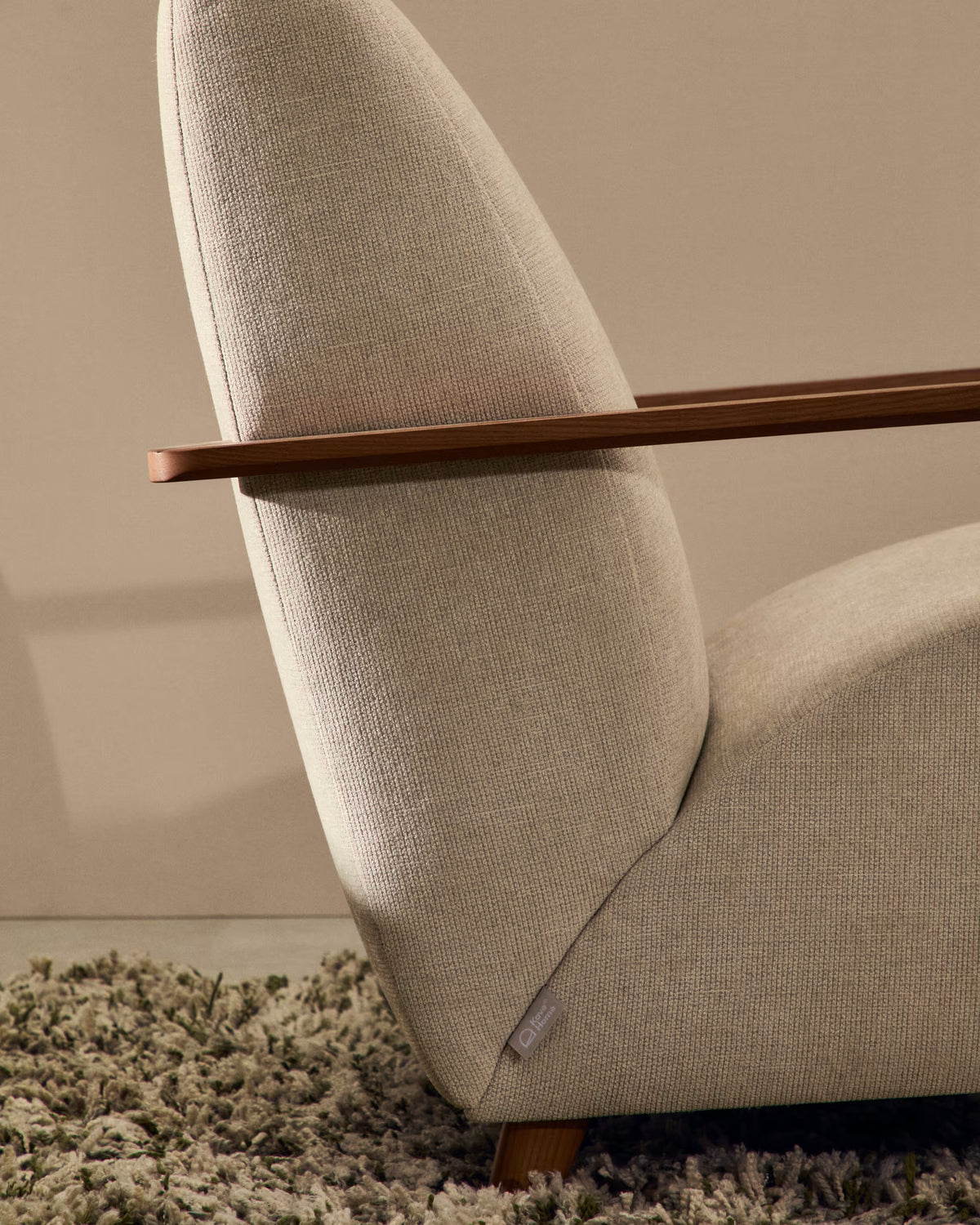 Meghan cream chair with a base of ash wood