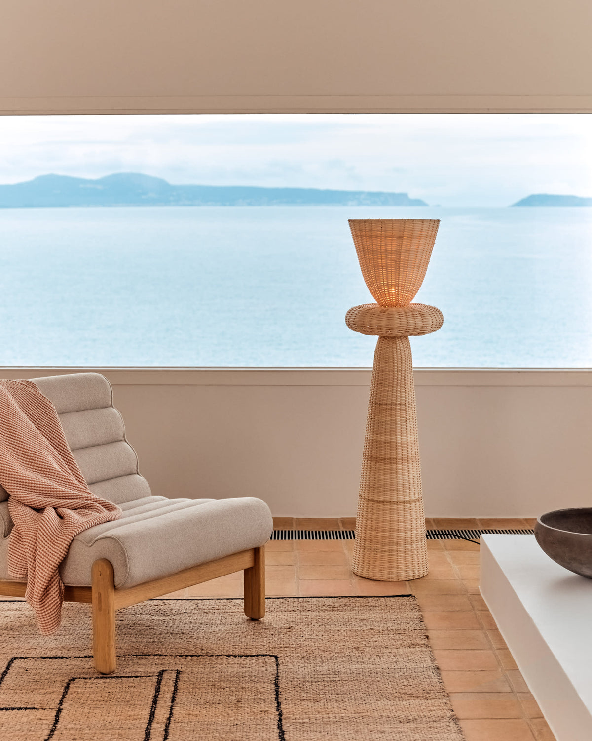 Lampa podłogowa NEUDA naturalny rattan – ujęcie 4