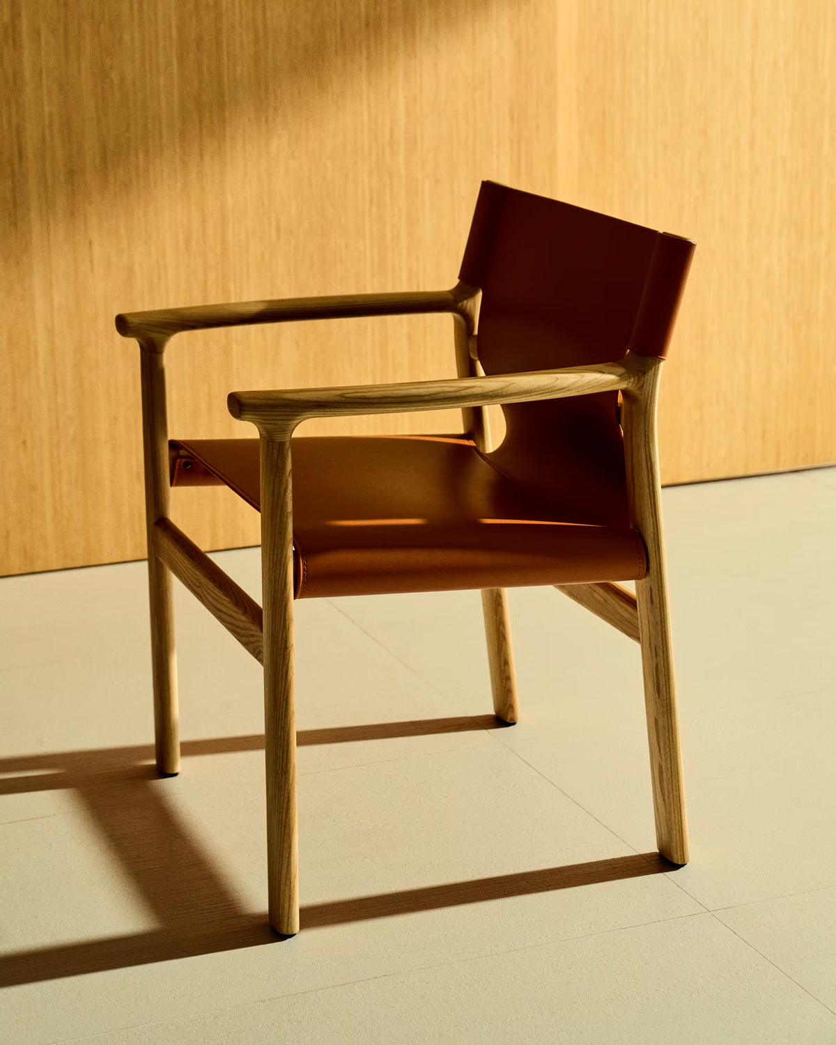 JAN chair in light brown recycled leather with ash wood