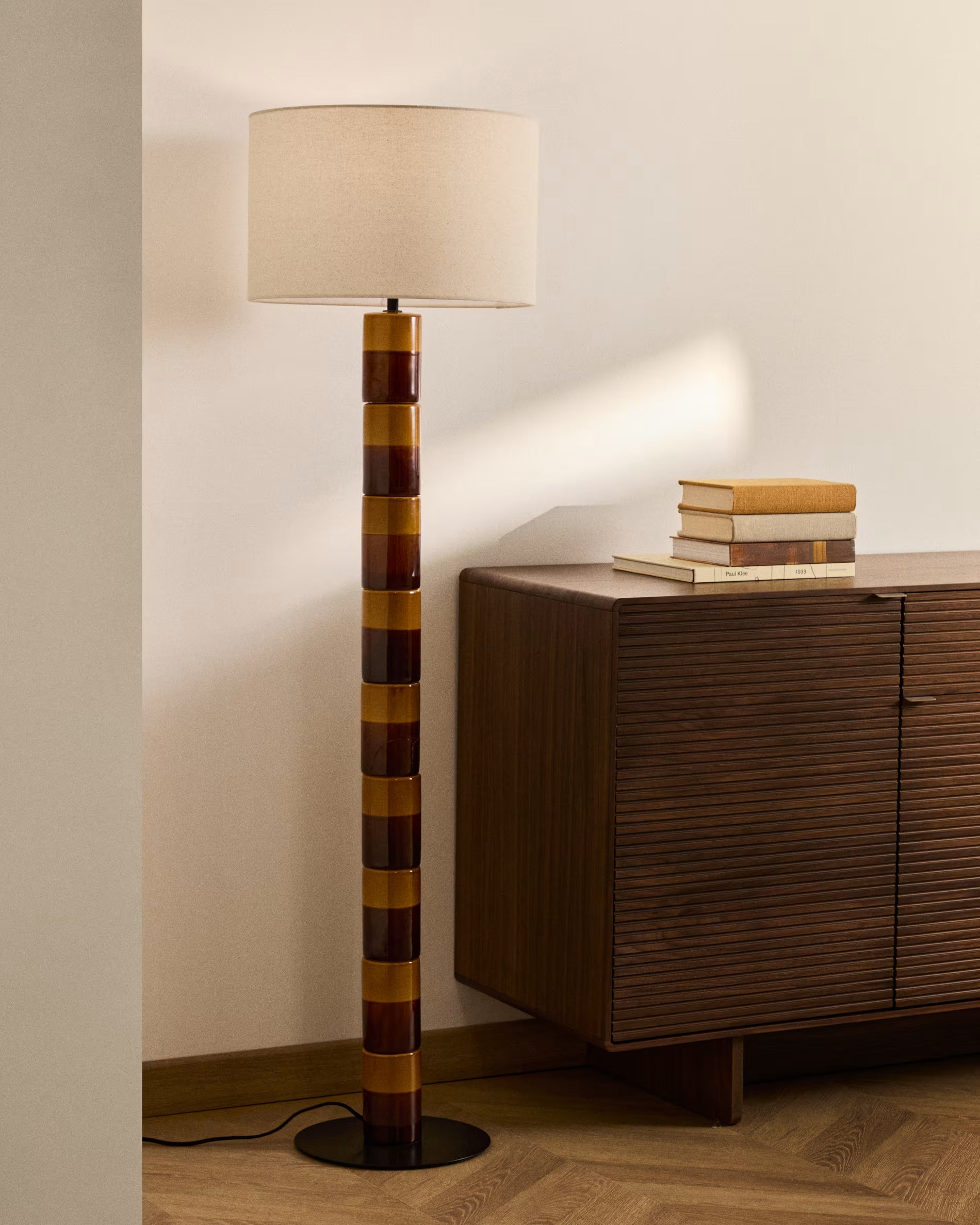 Stehlampe MAVRAN braun mit senfgelbem