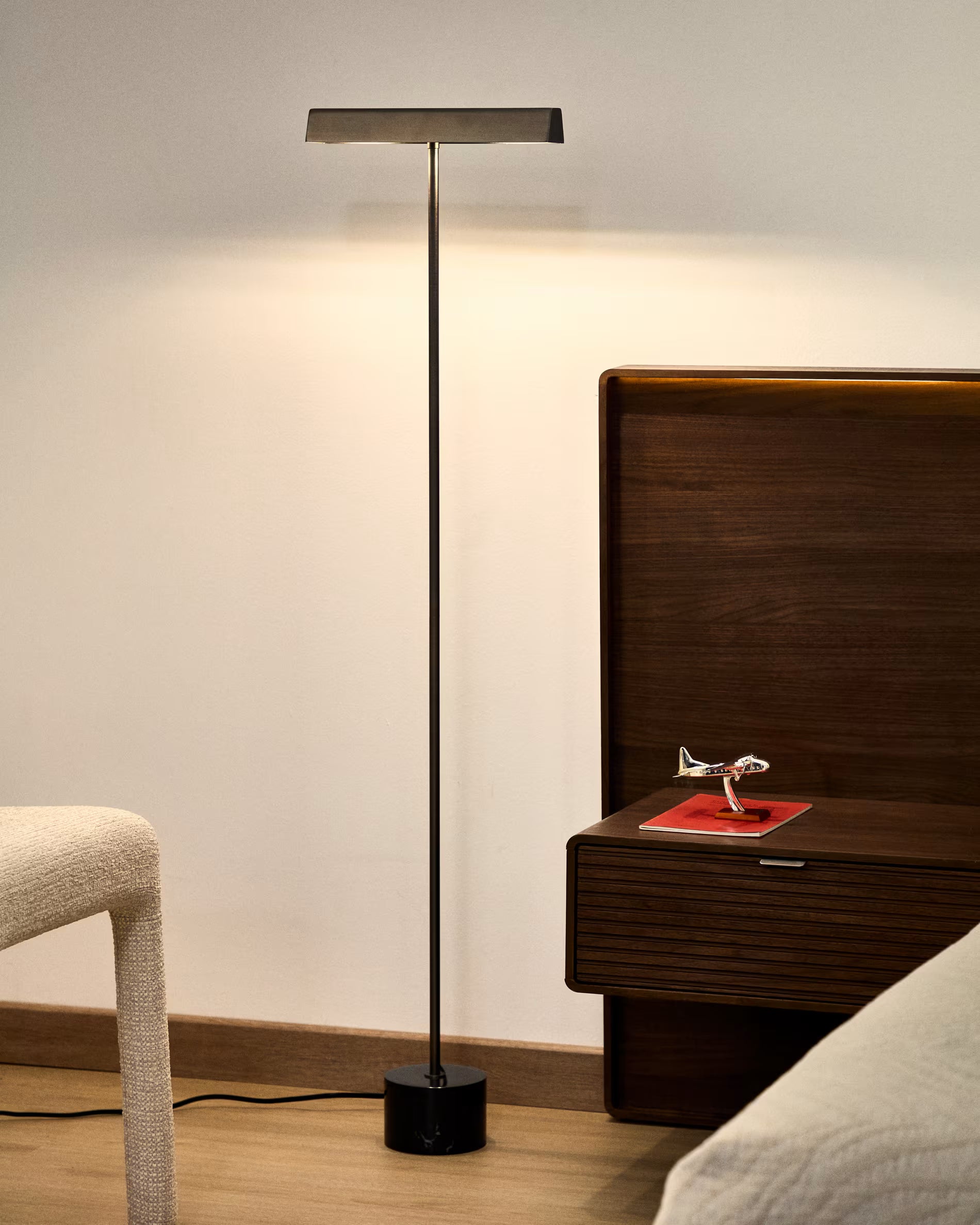 LYNOR black floor lamp with black marble base