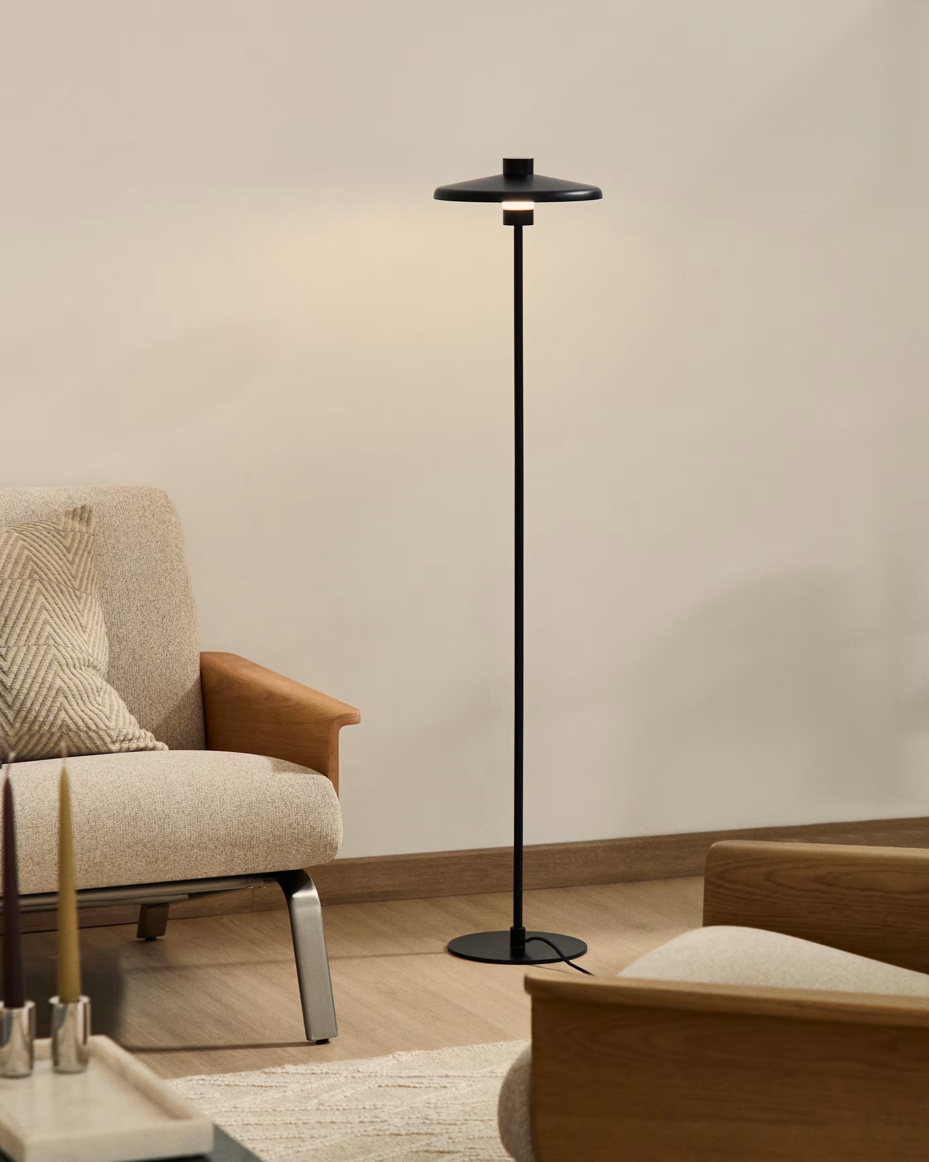 NUVIRA Floor Lamp Black