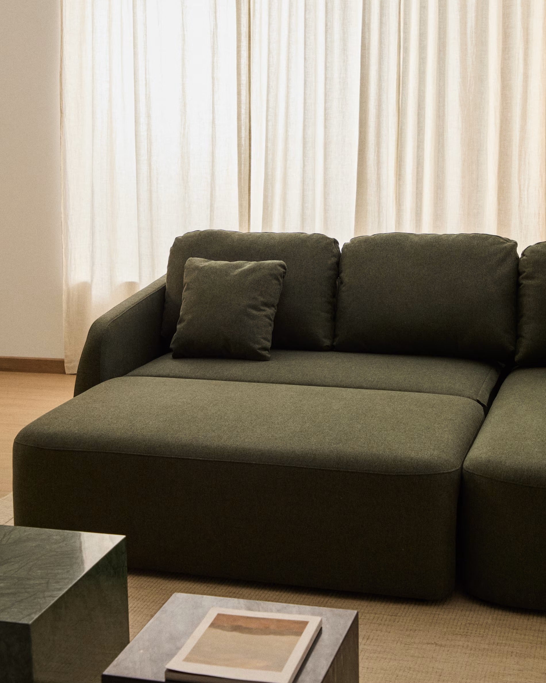 Rechtsseitige 3-Sitzer-Couch mit Schlaffunktion LAIRA dunkelgrün