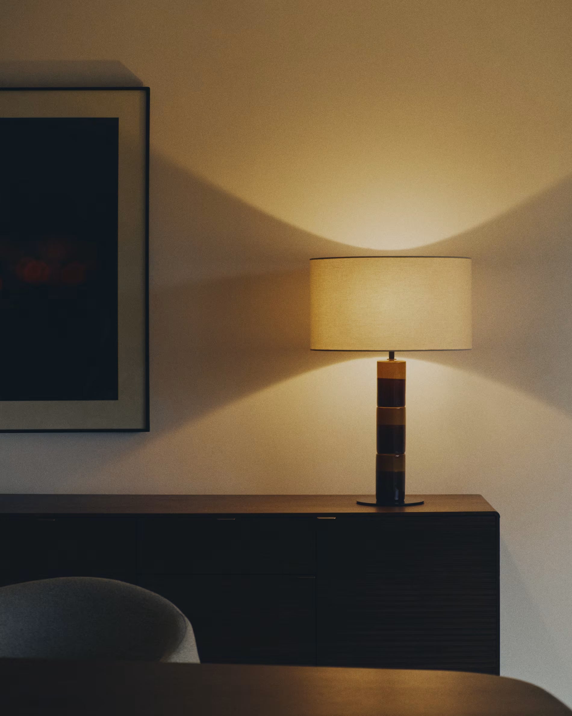 Tischlampe MAVRAN braun mit senfgelber Farbe