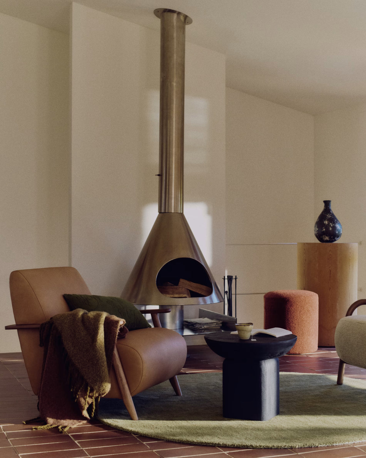 OVAK black side table