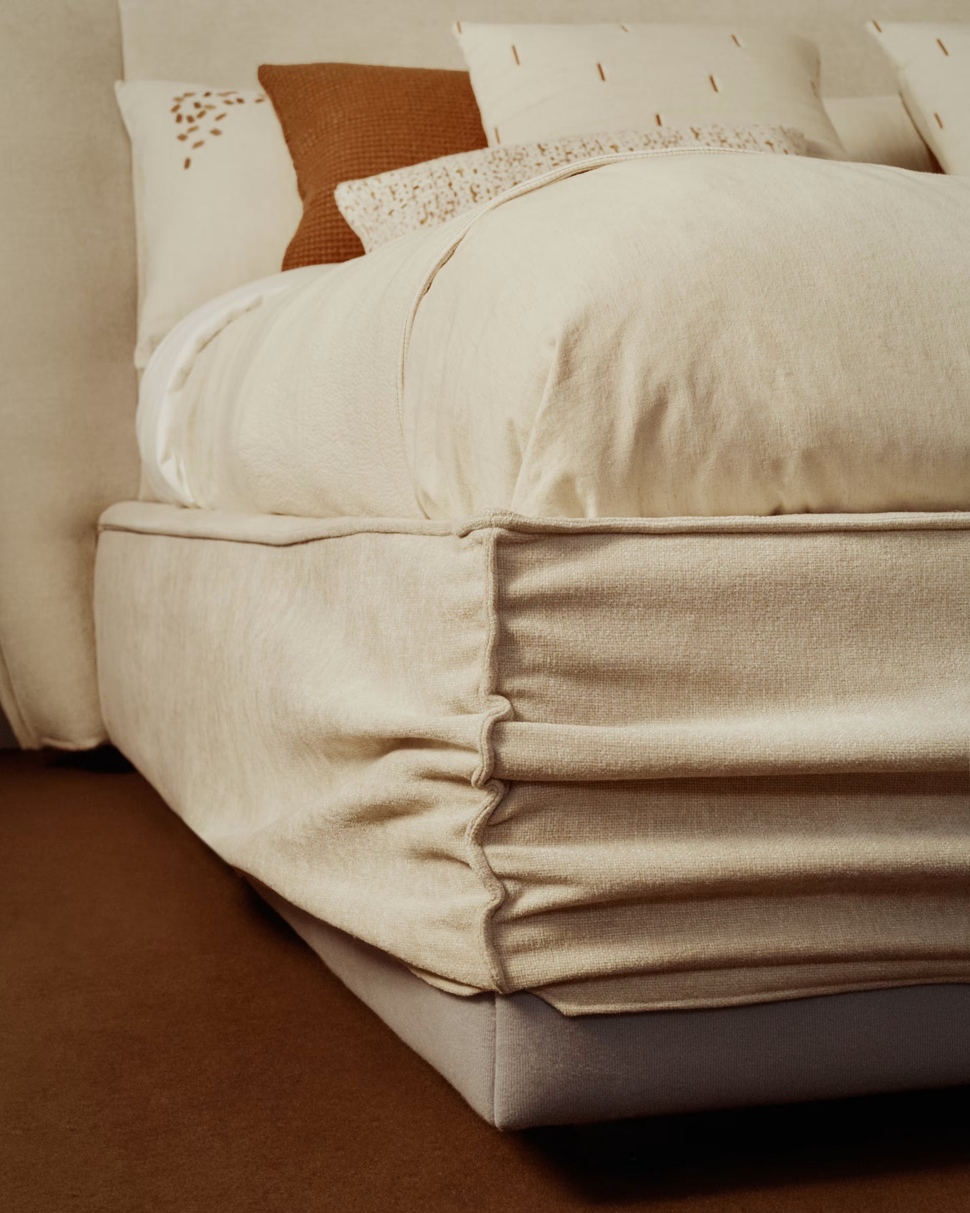 ARVIAN bed with bedding storage beige chenille