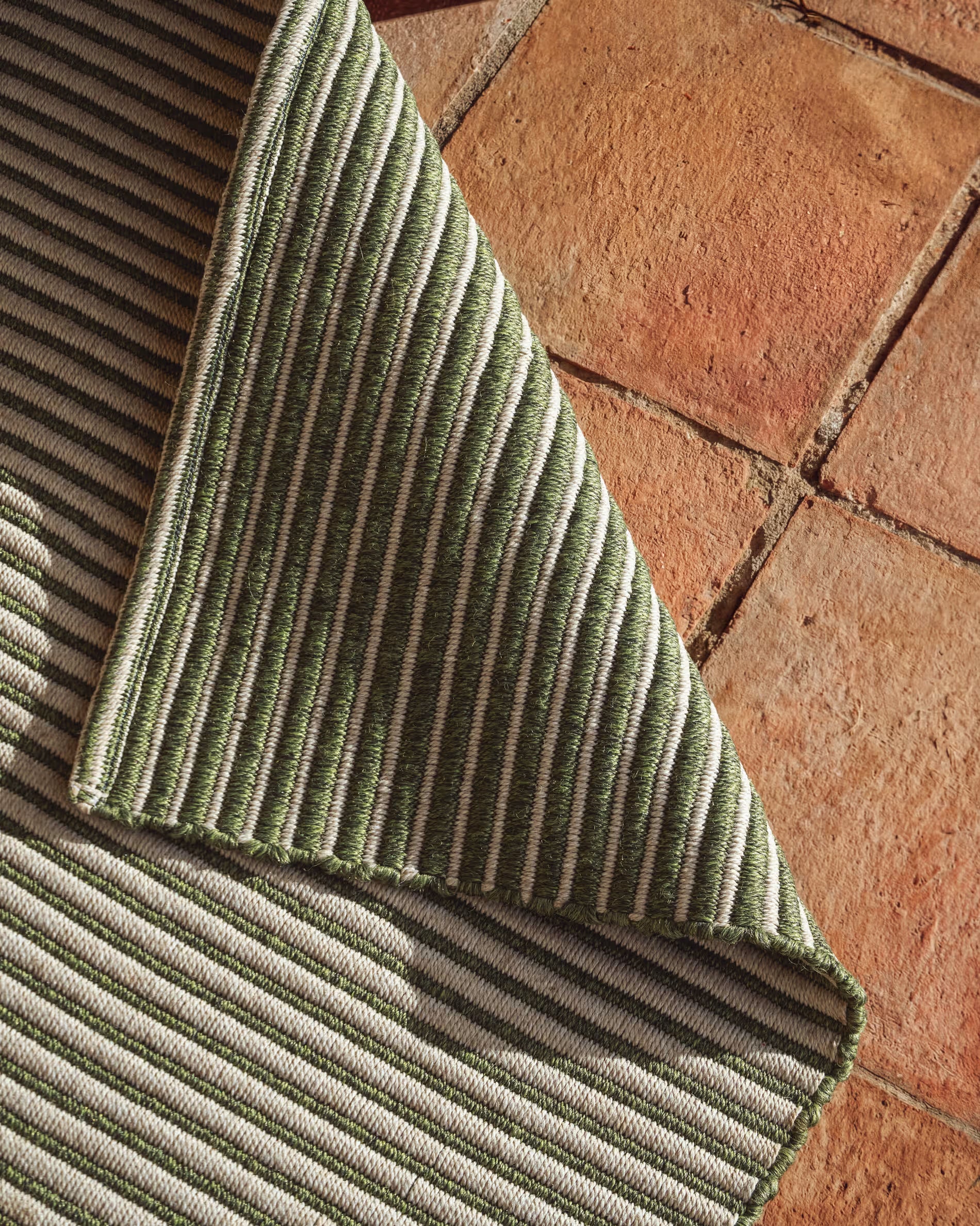 ARDELIA Green and Beige Outdoor Rug