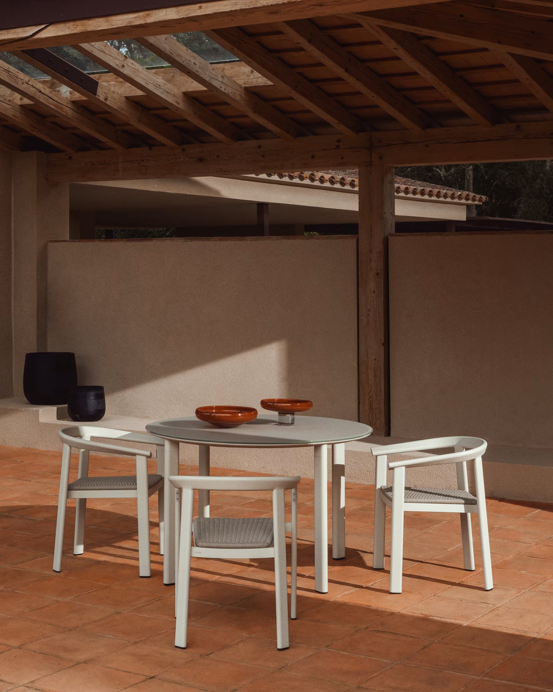 ERICE Ecru Round Garden Table
