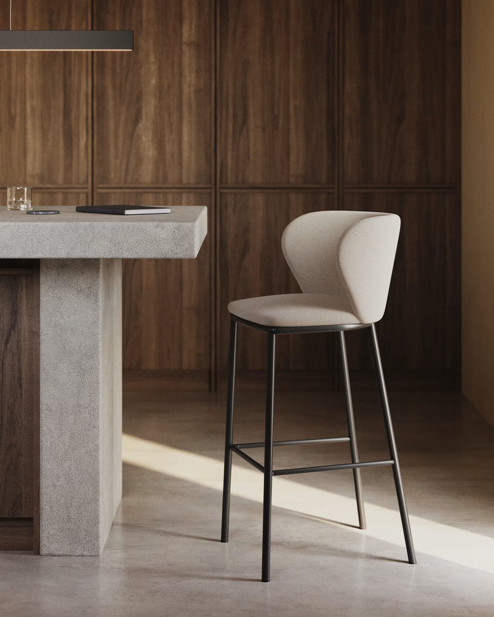 Bar chair Ciselia beige szenil with a black base