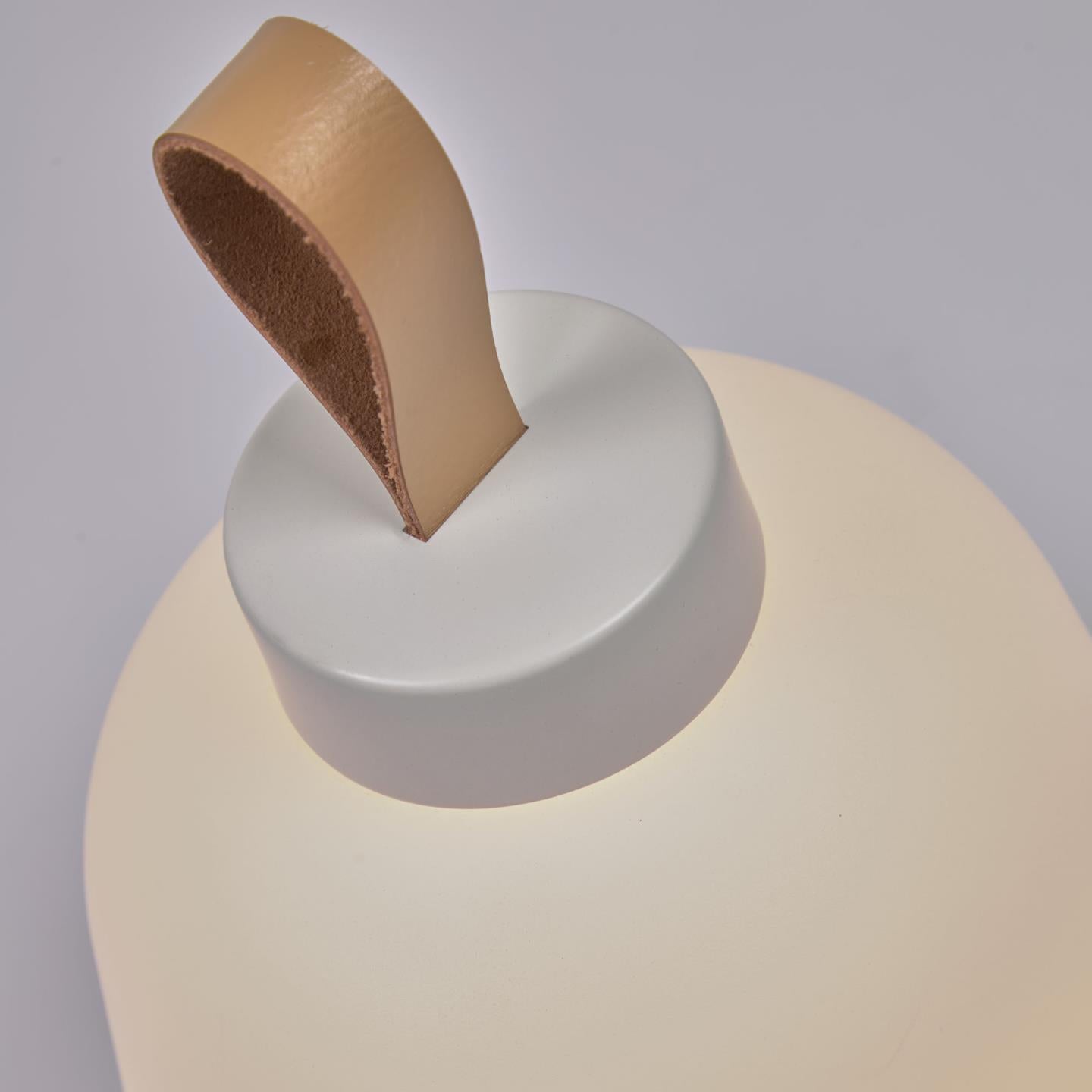 Lampa akumulatorowa UDIYA biały La Forma    Eye on Design