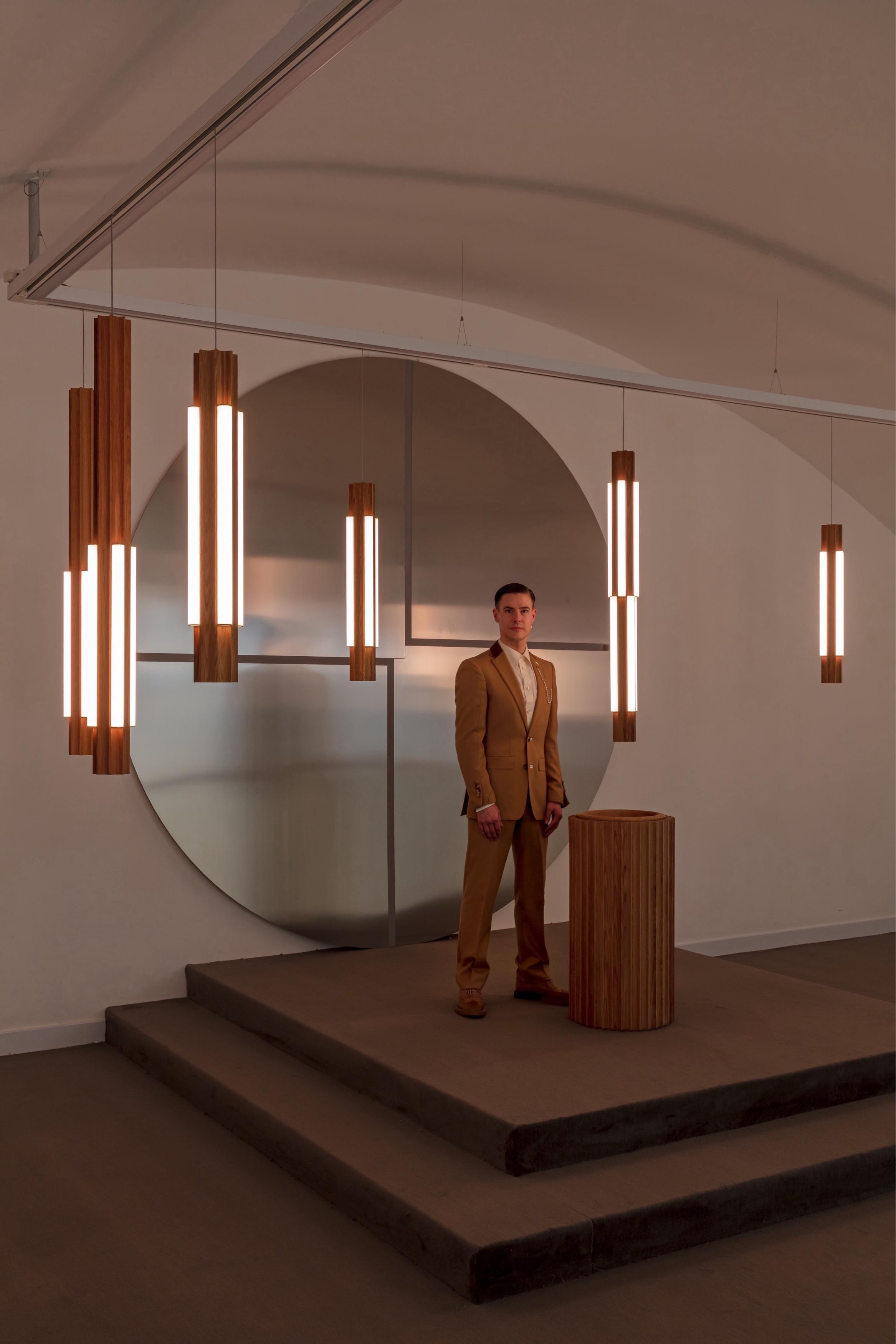 ALTAR wall lamp in oak wood with a brass finish