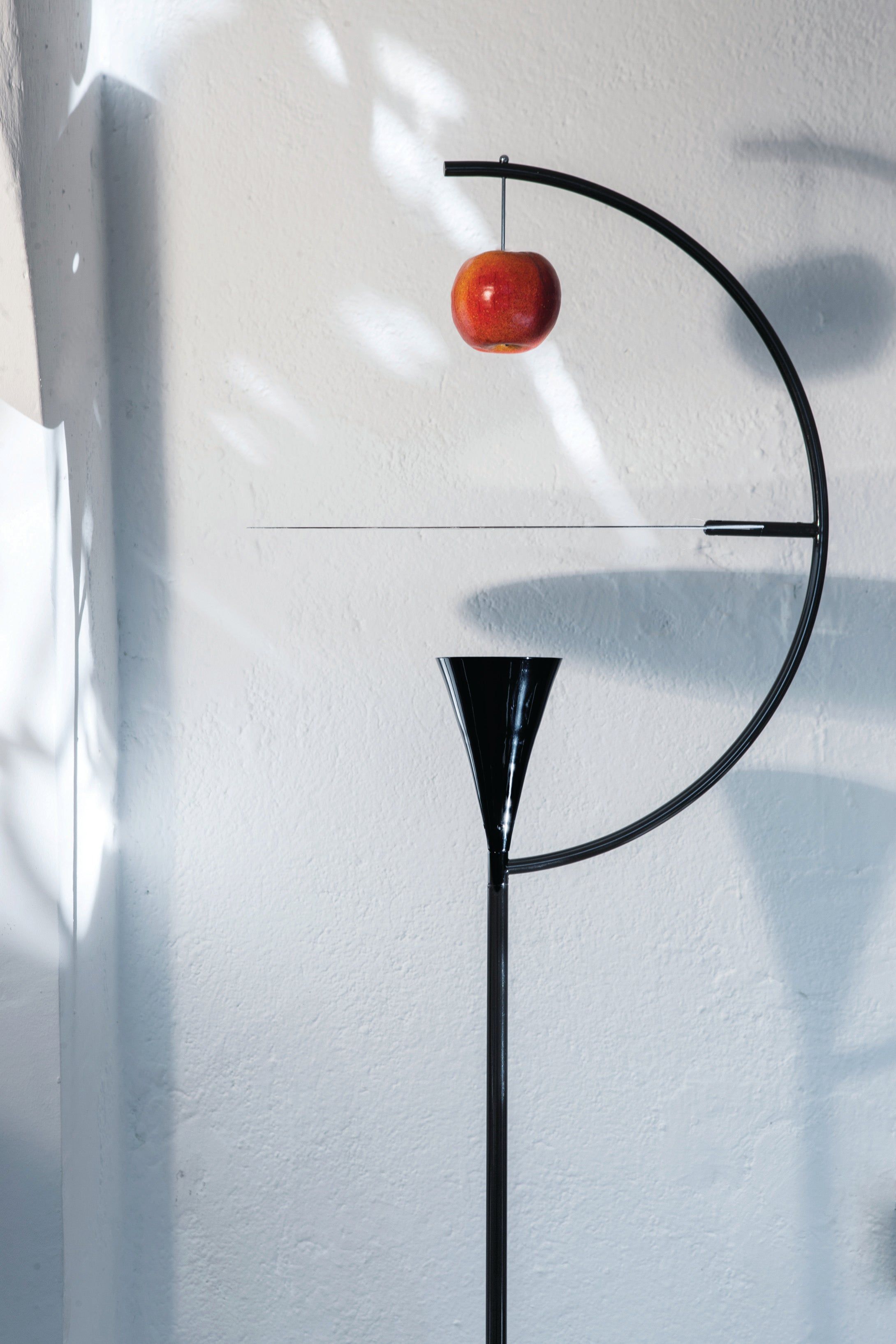 Newton floor lamp black