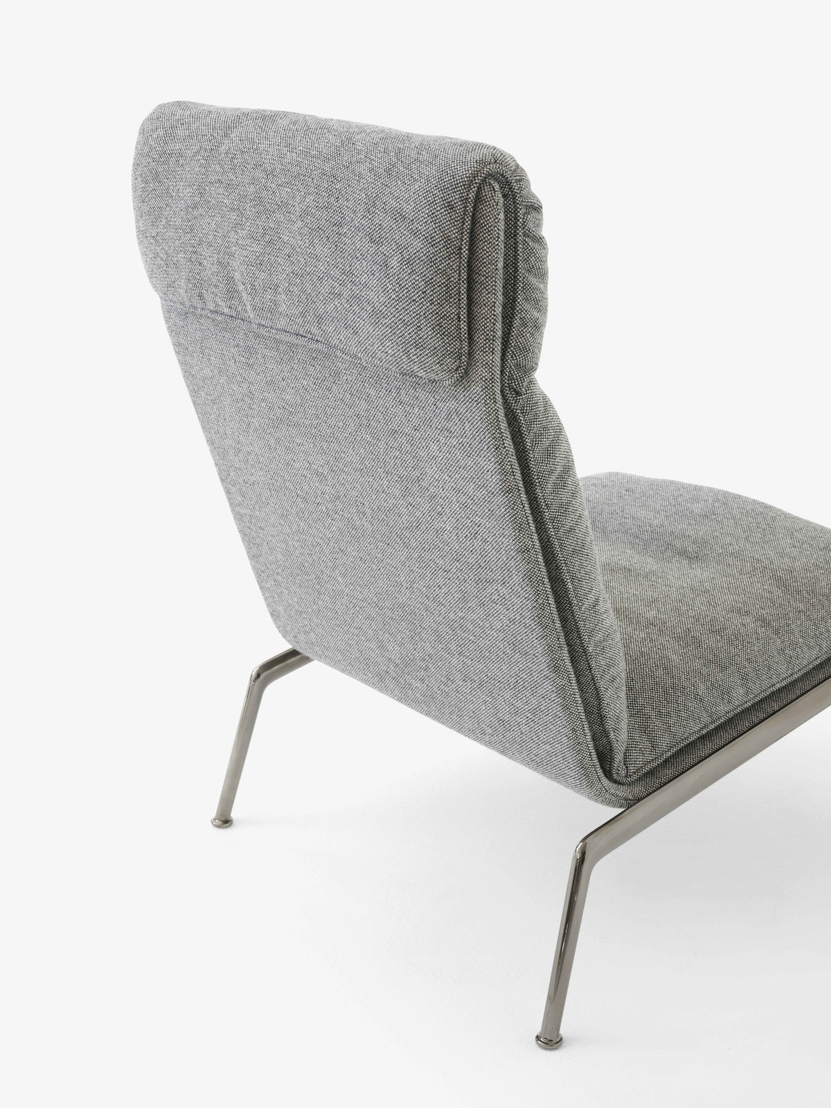 MUNO LN16 Armchair upholstered with a dark aluminum base