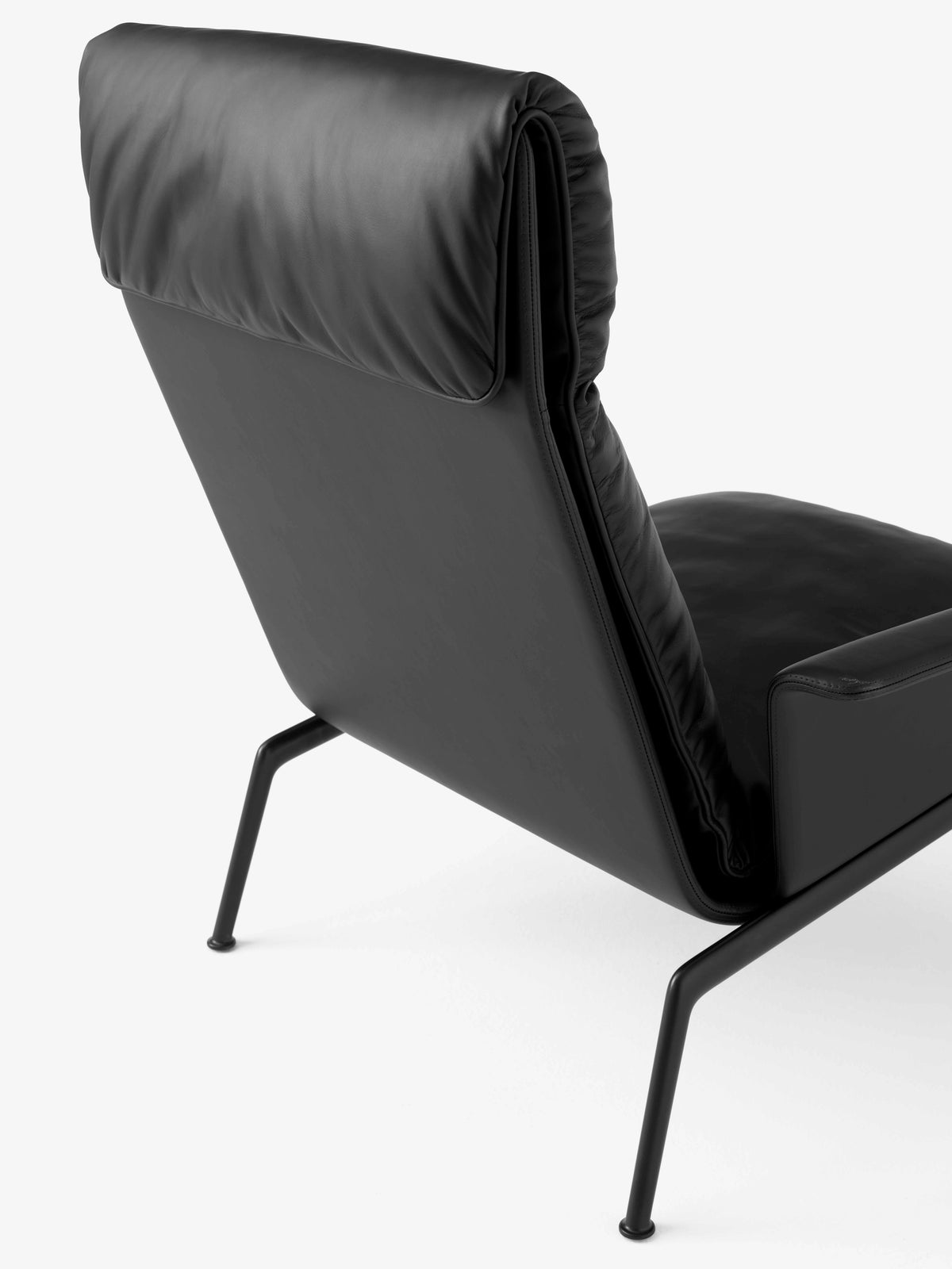 Upholstered MUNO LN17 armchair with a black base