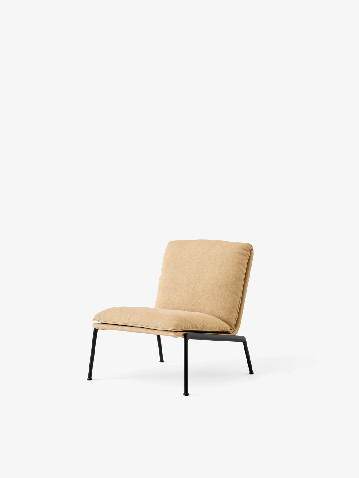 MUNO LN18 upholstered armchair with a black base