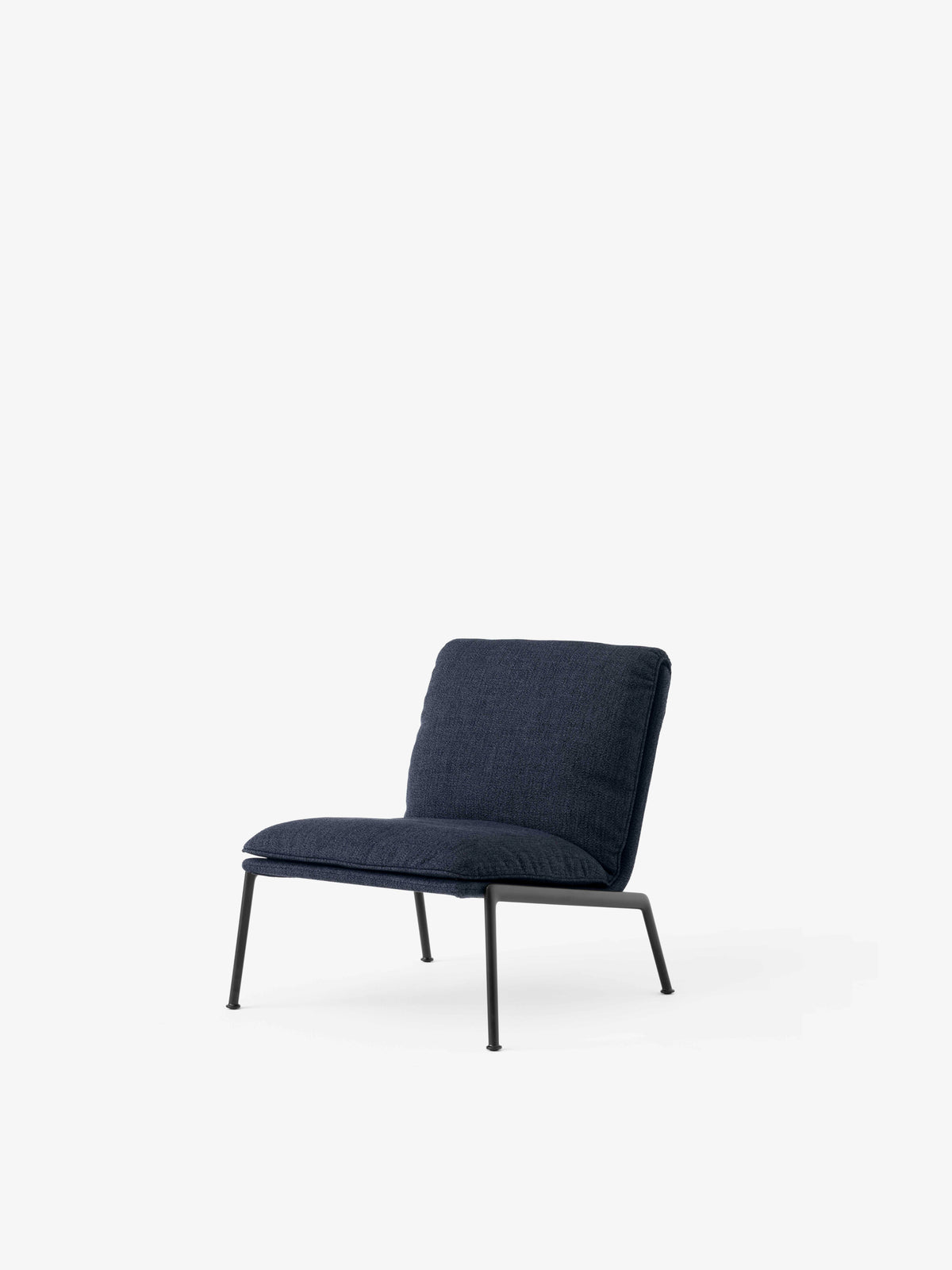 MUNO LN18 upholstered armchair with a black base