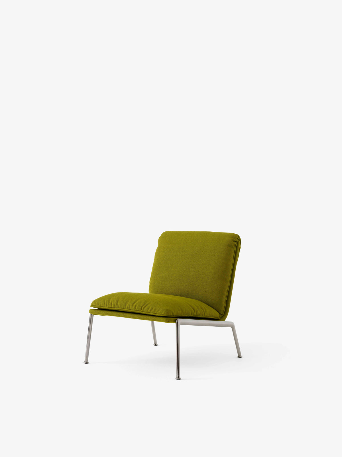 MUNO LN18 upholstered armchair with a dark aluminum base